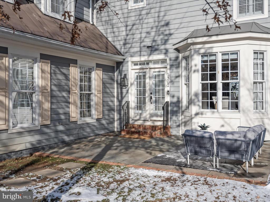 1302 S Glebe Rd