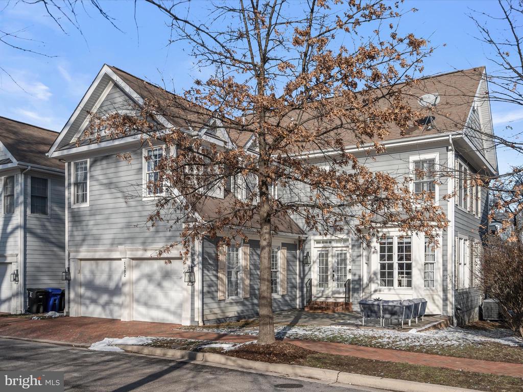1302 S Glebe Rd