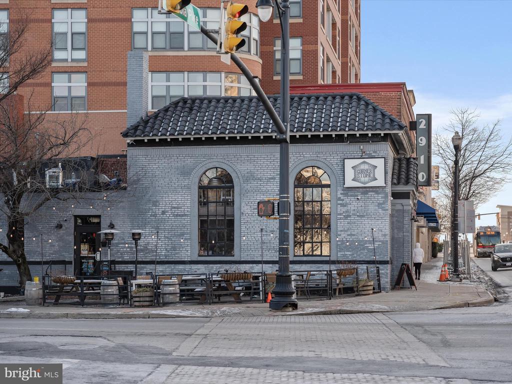 1302 S Glebe Rd