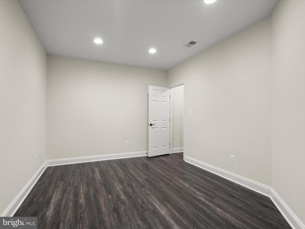 1302 S Glebe Rd