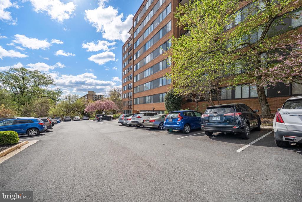 4390 Lorcom Ln #804