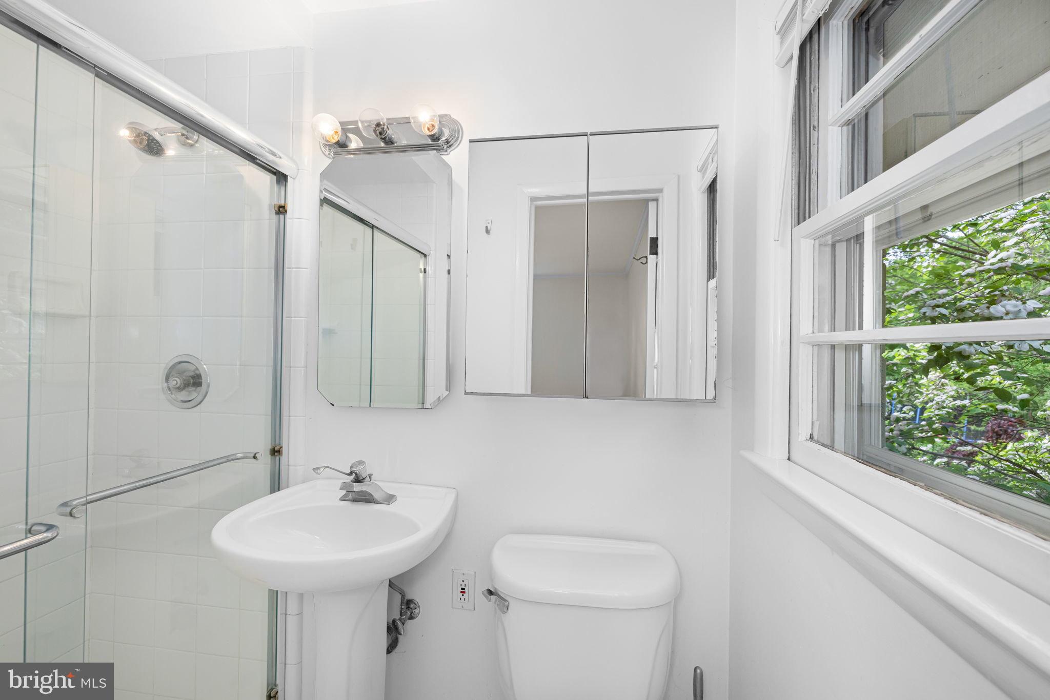 4016 N RICHMOND STREET