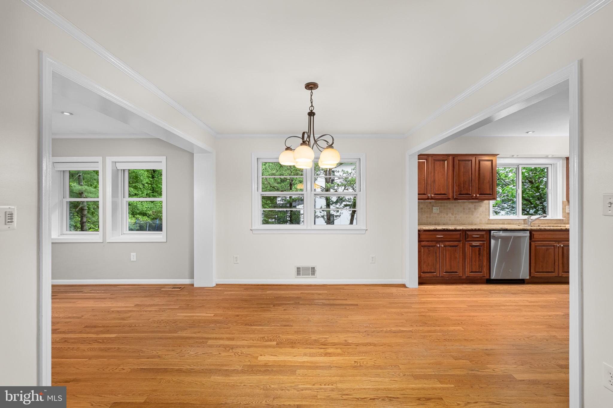 4016 N RICHMOND STREET