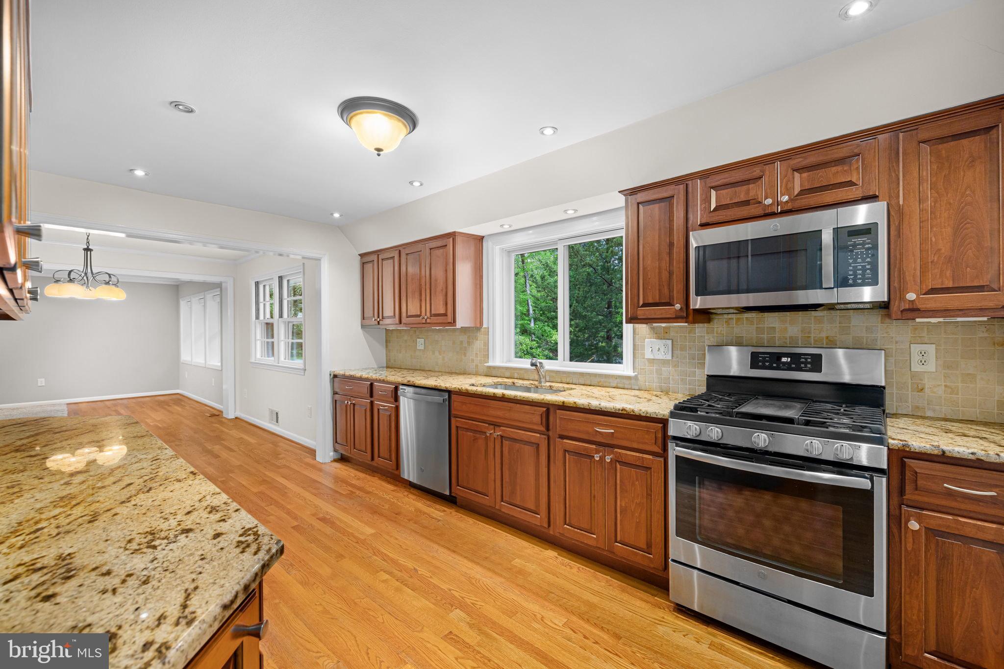 4016 N RICHMOND STREET