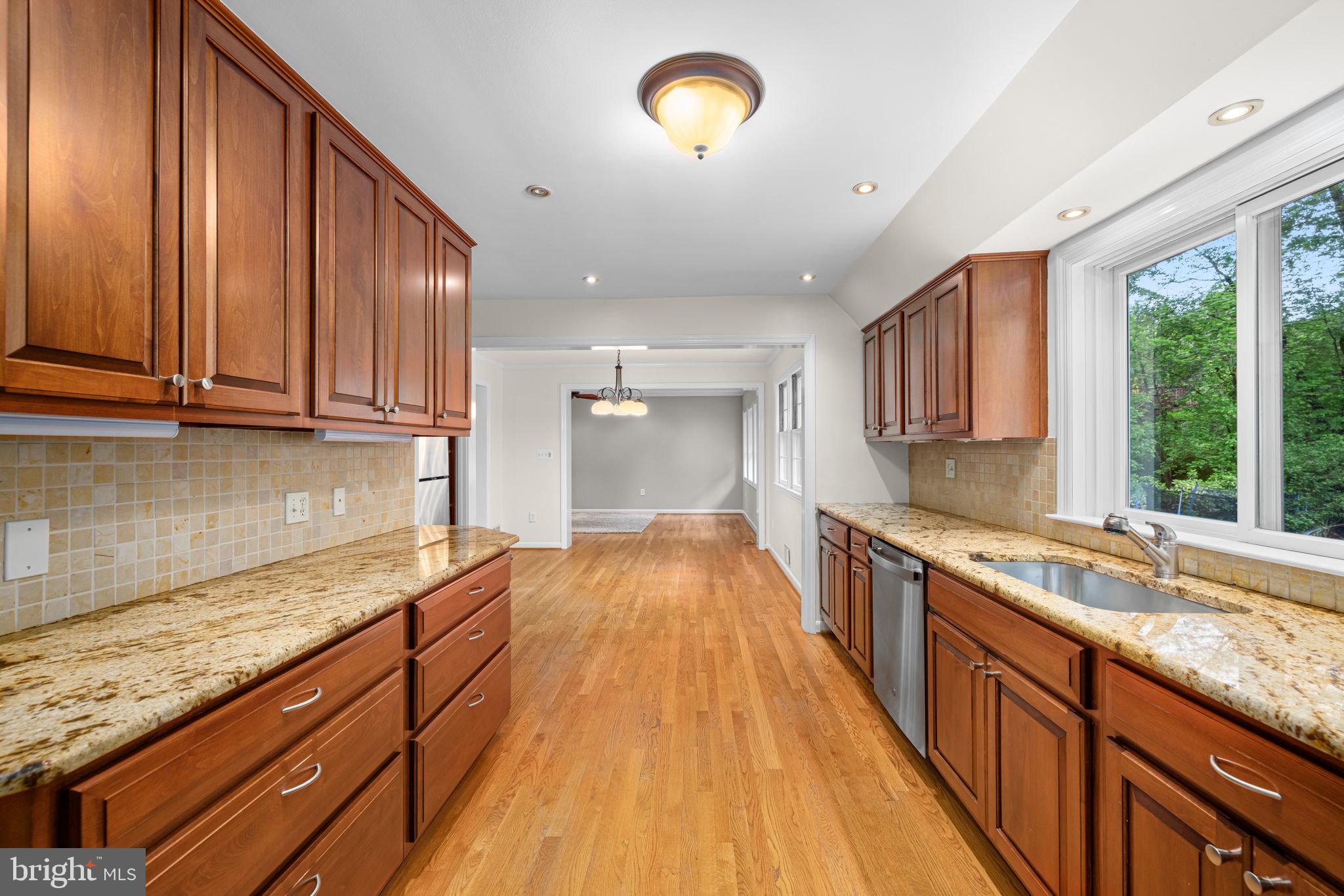 4016 N RICHMOND STREET