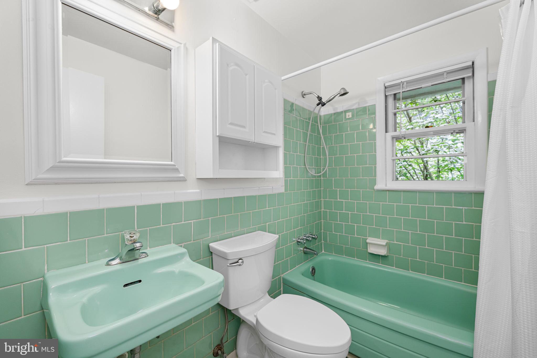 4016 N RICHMOND STREET