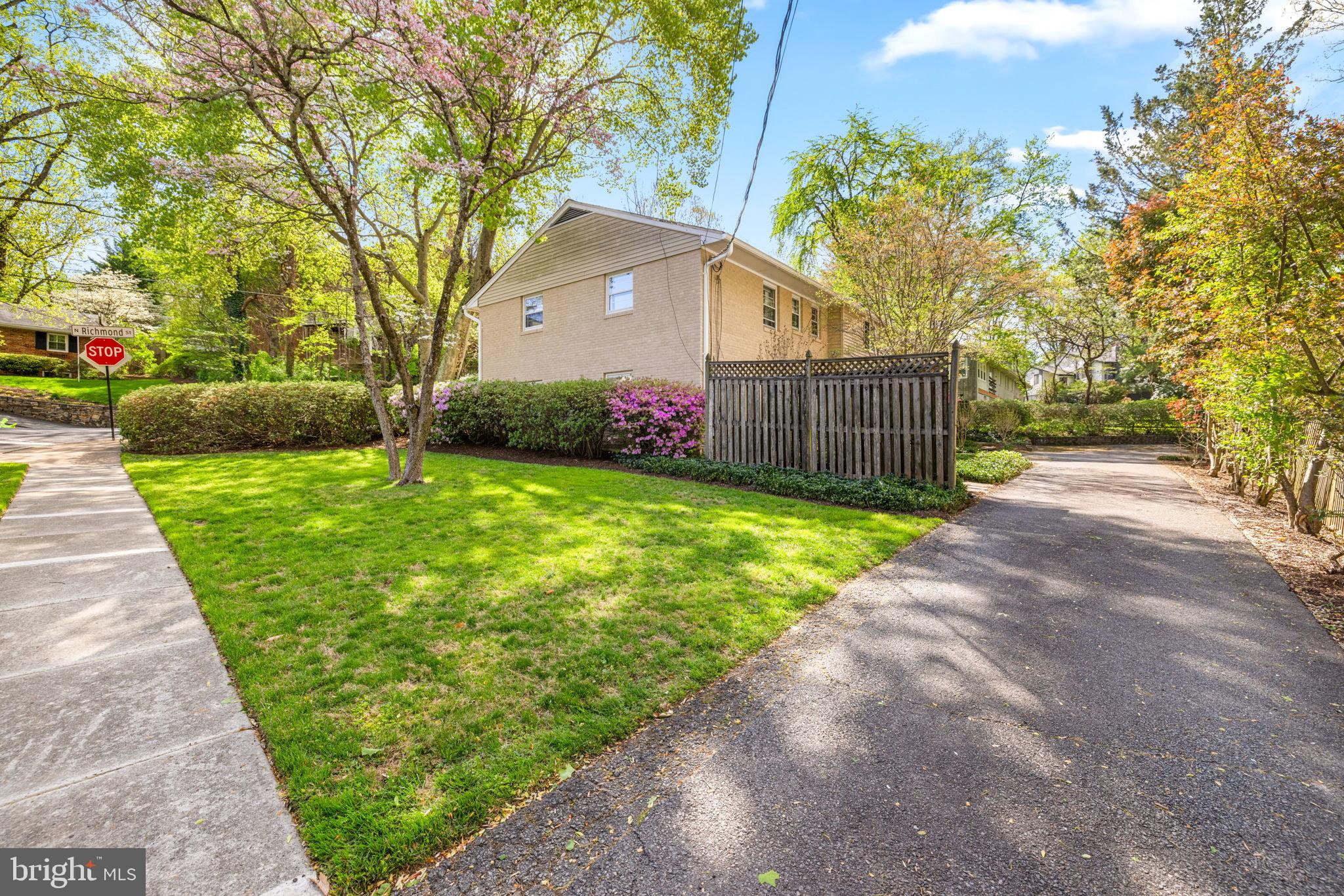 4016 N RICHMOND STREET