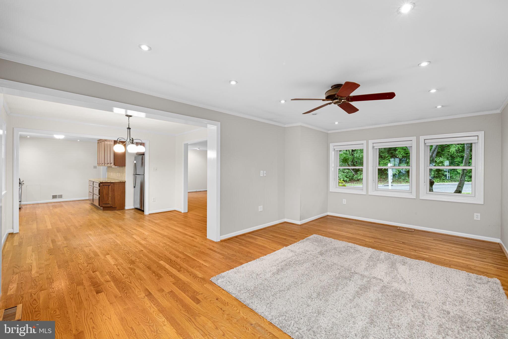 4016 N RICHMOND STREET