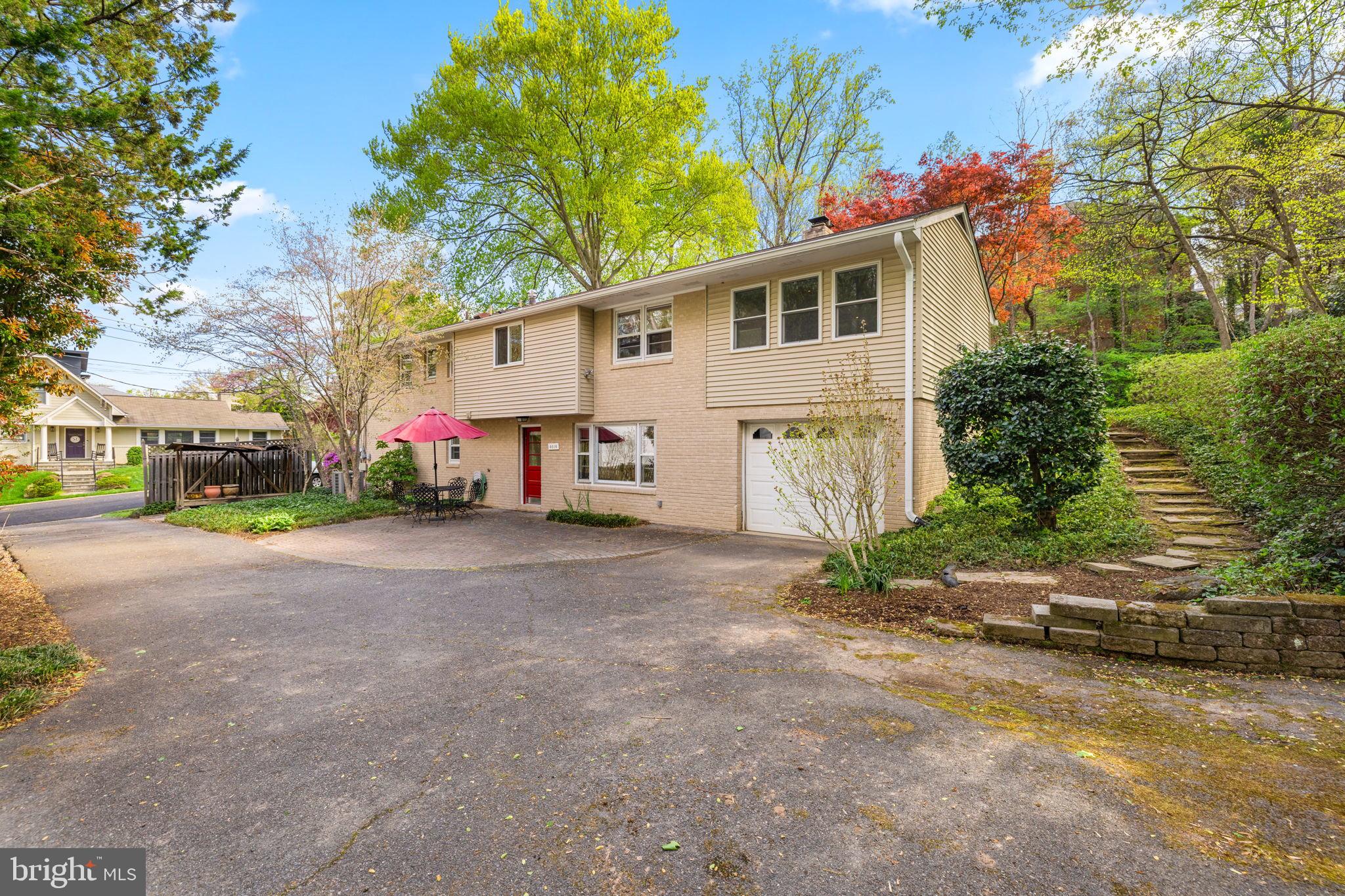 4016 N RICHMOND STREET