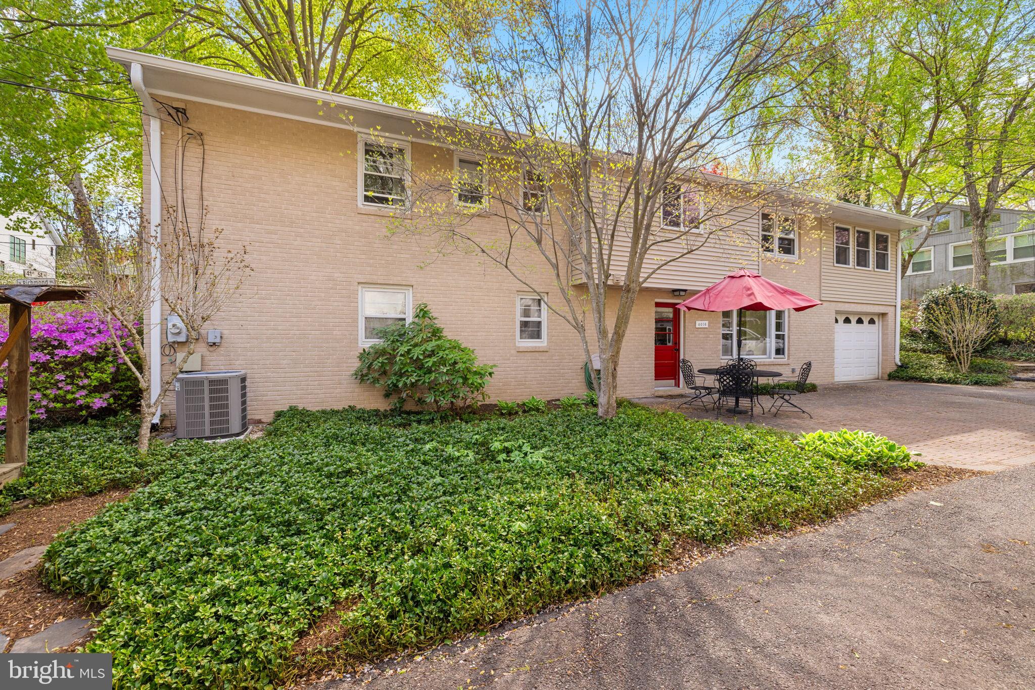 4016 N RICHMOND STREET