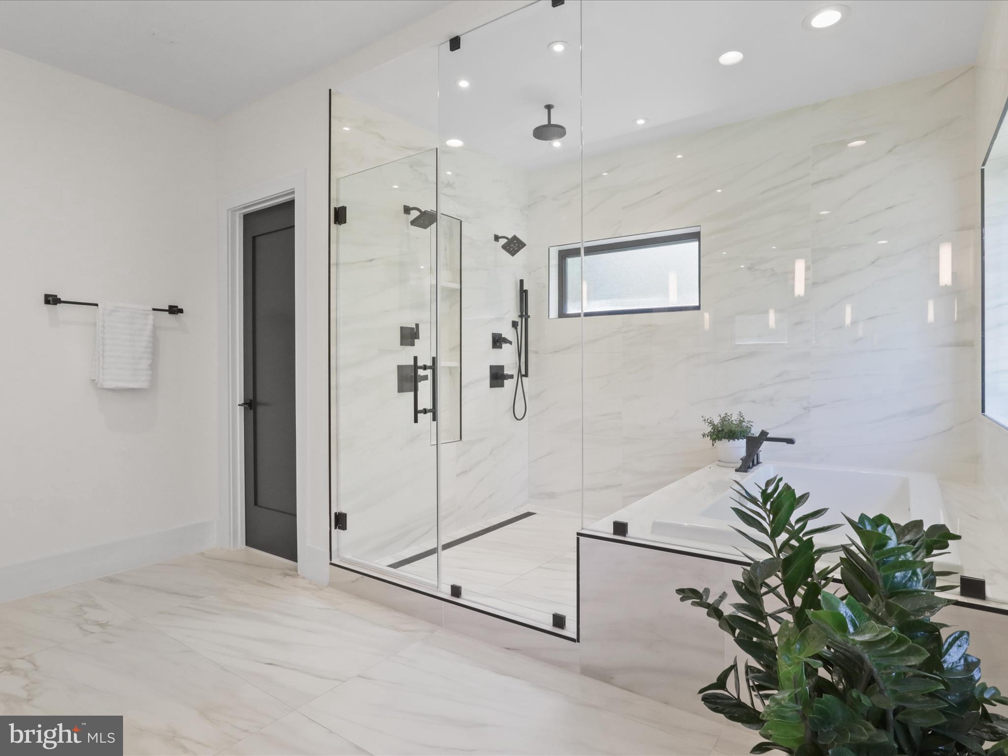 3644 N VERMONT STREET