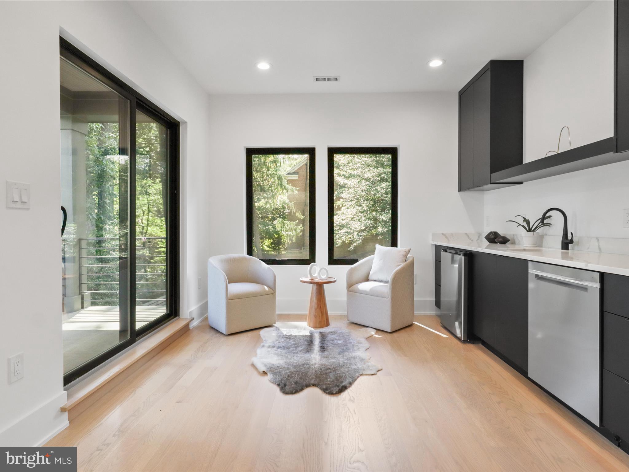 3644 N VERMONT STREET