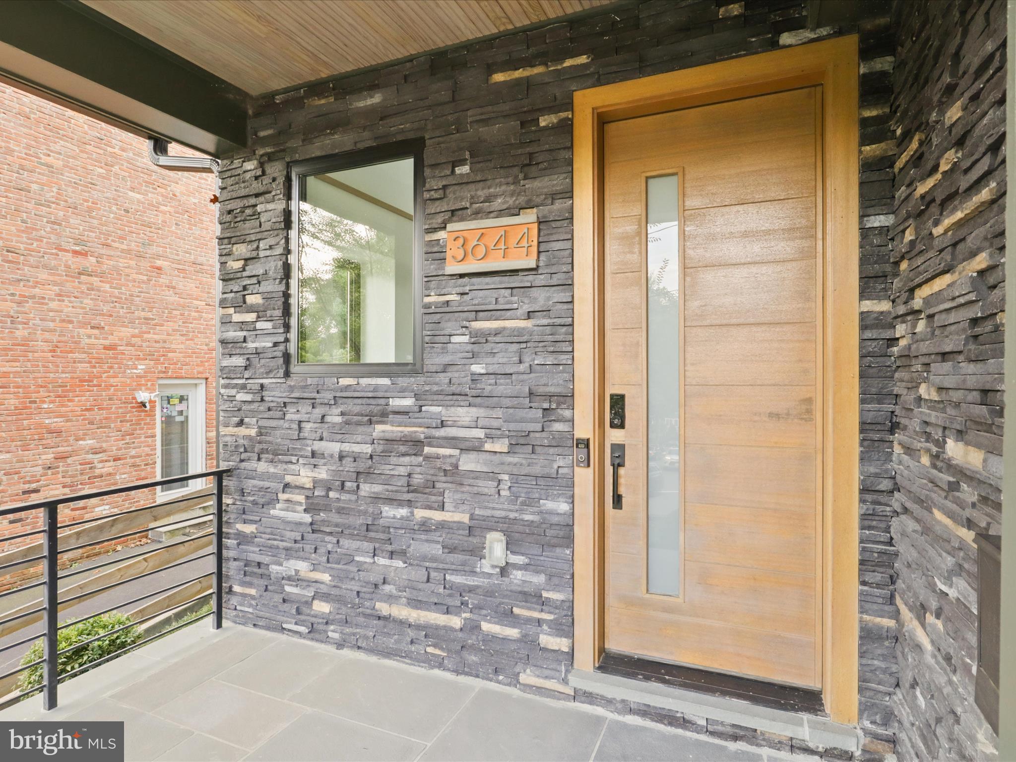 3644 N VERMONT STREET