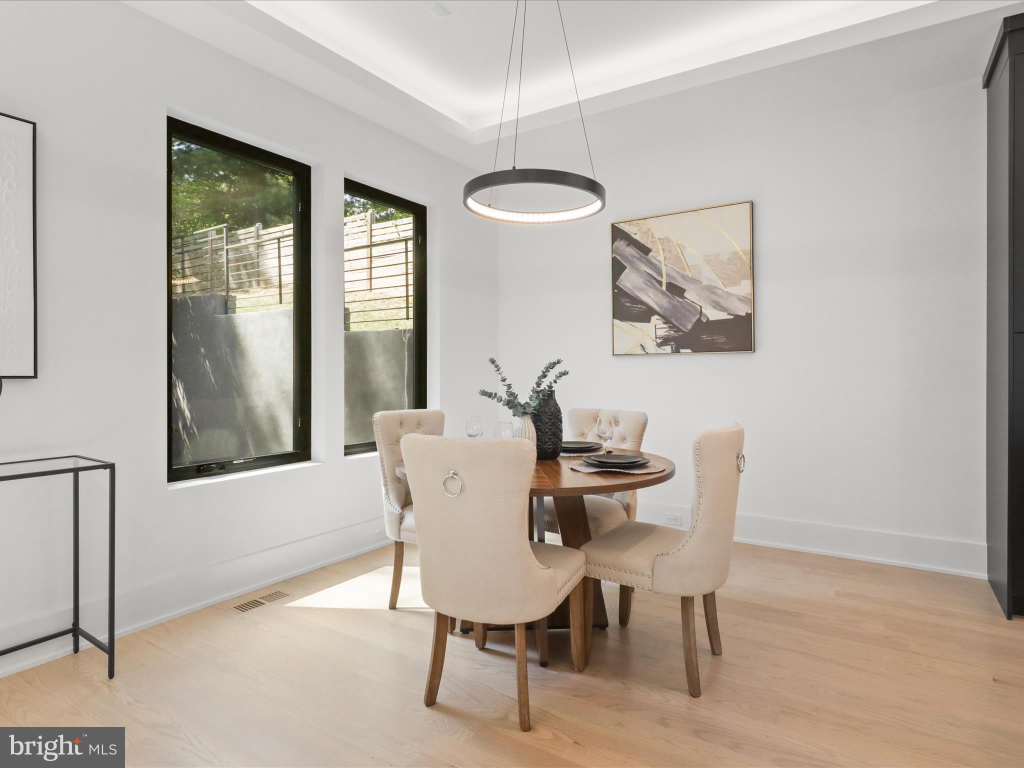 3644 N VERMONT STREET