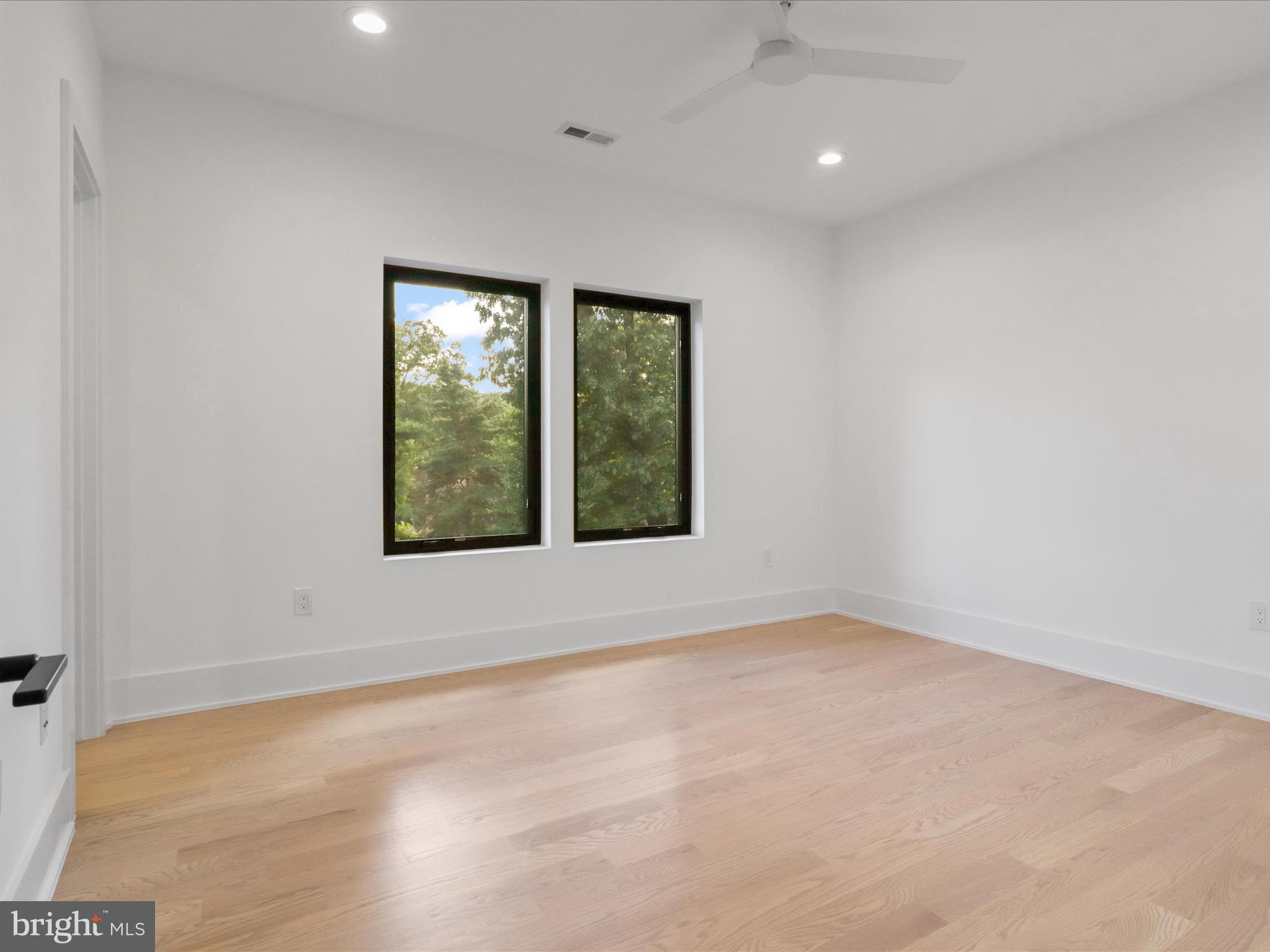 3644 N VERMONT STREET