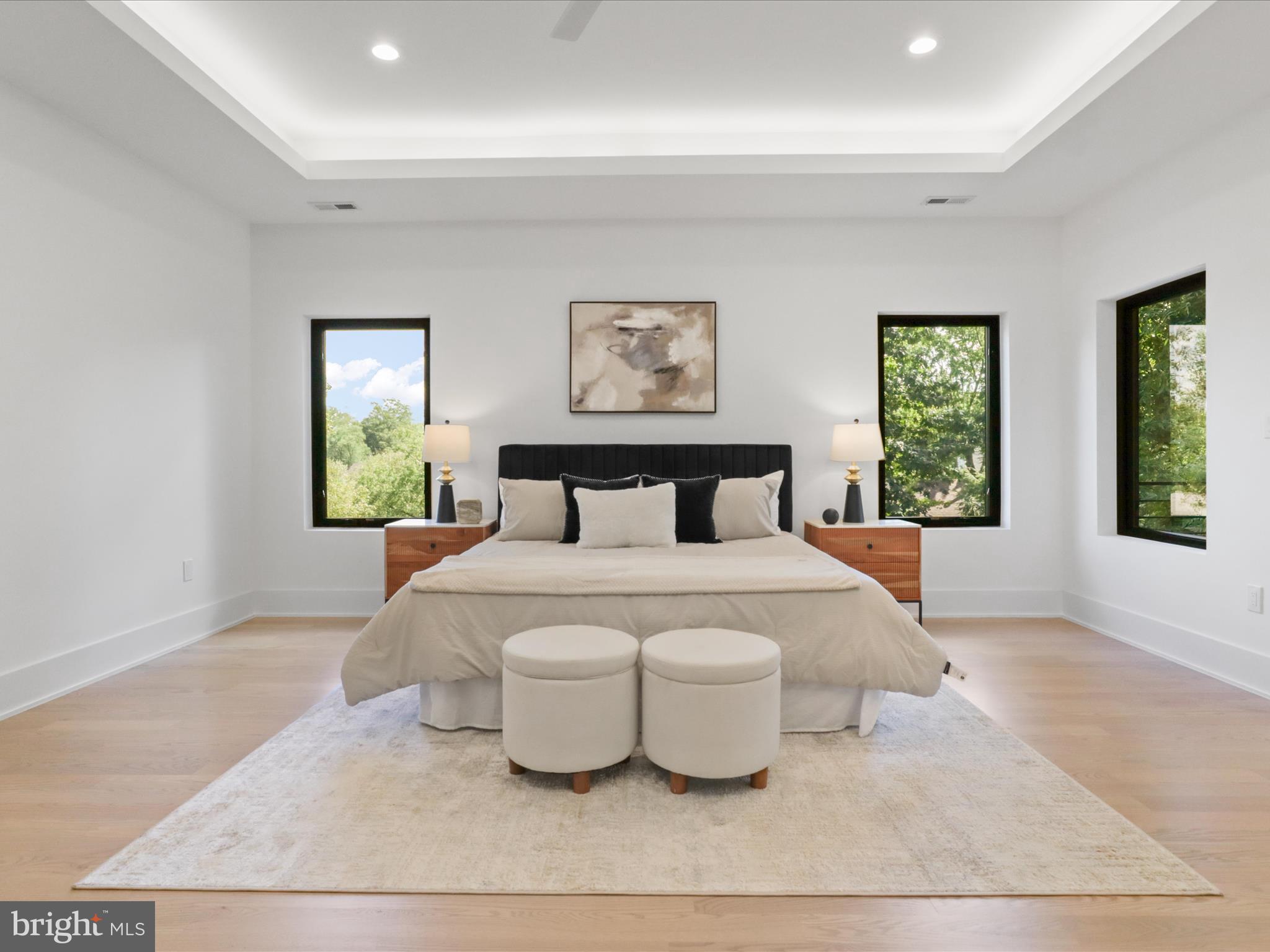 3644 N VERMONT STREET