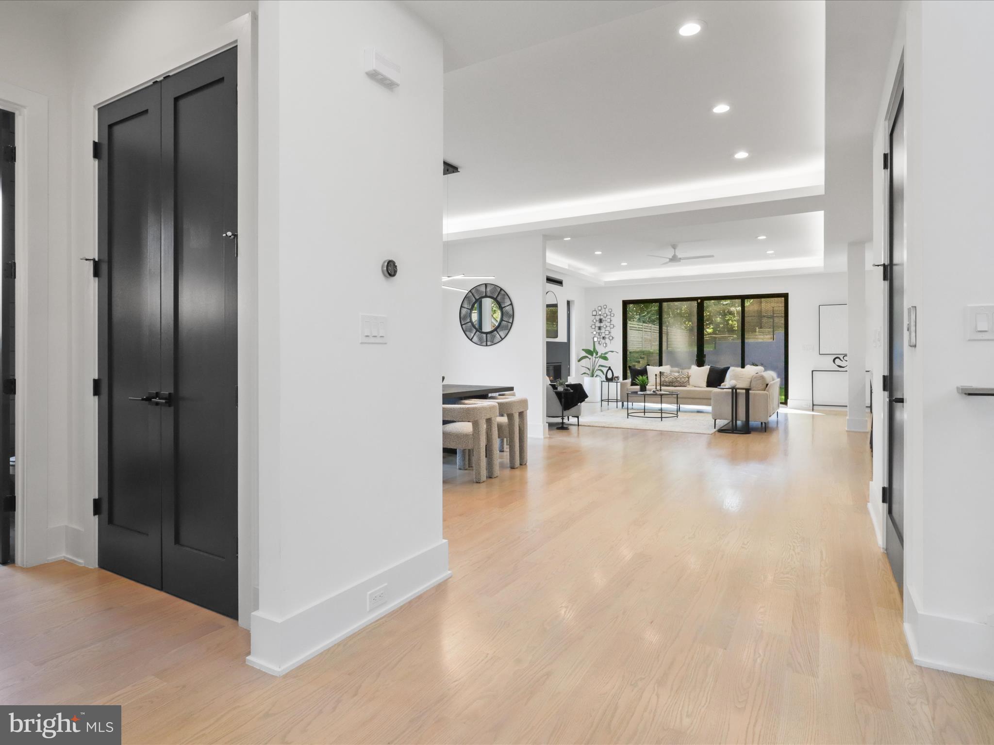 3644 N VERMONT STREET