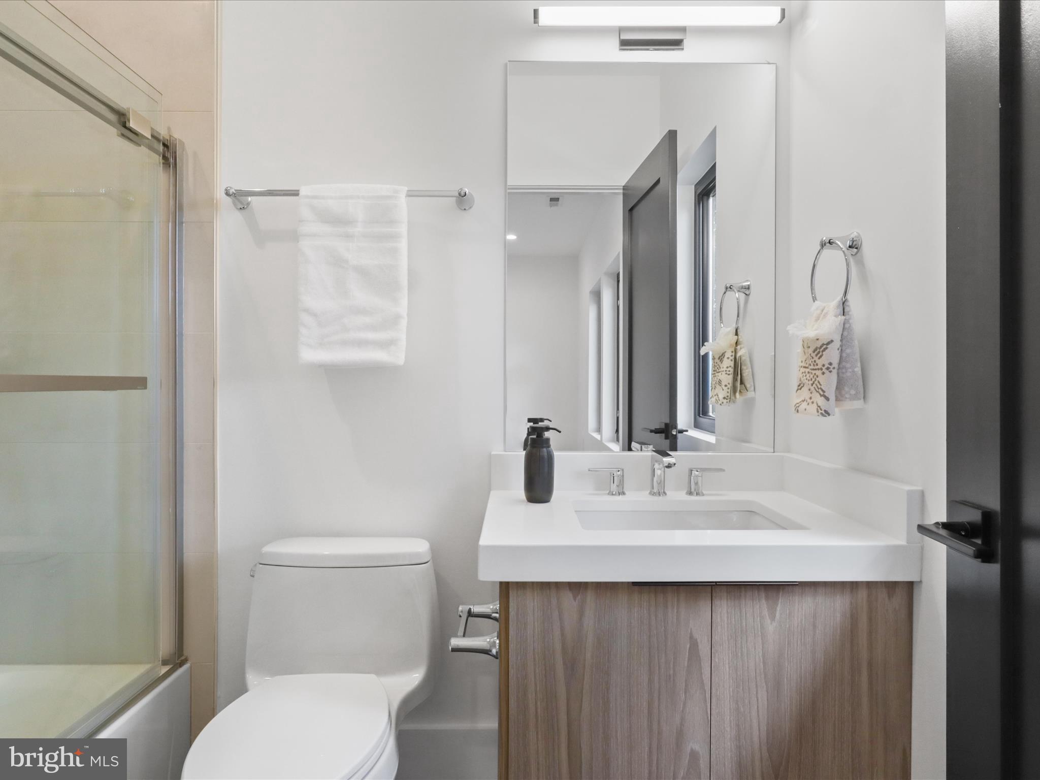 3644 N VERMONT STREET