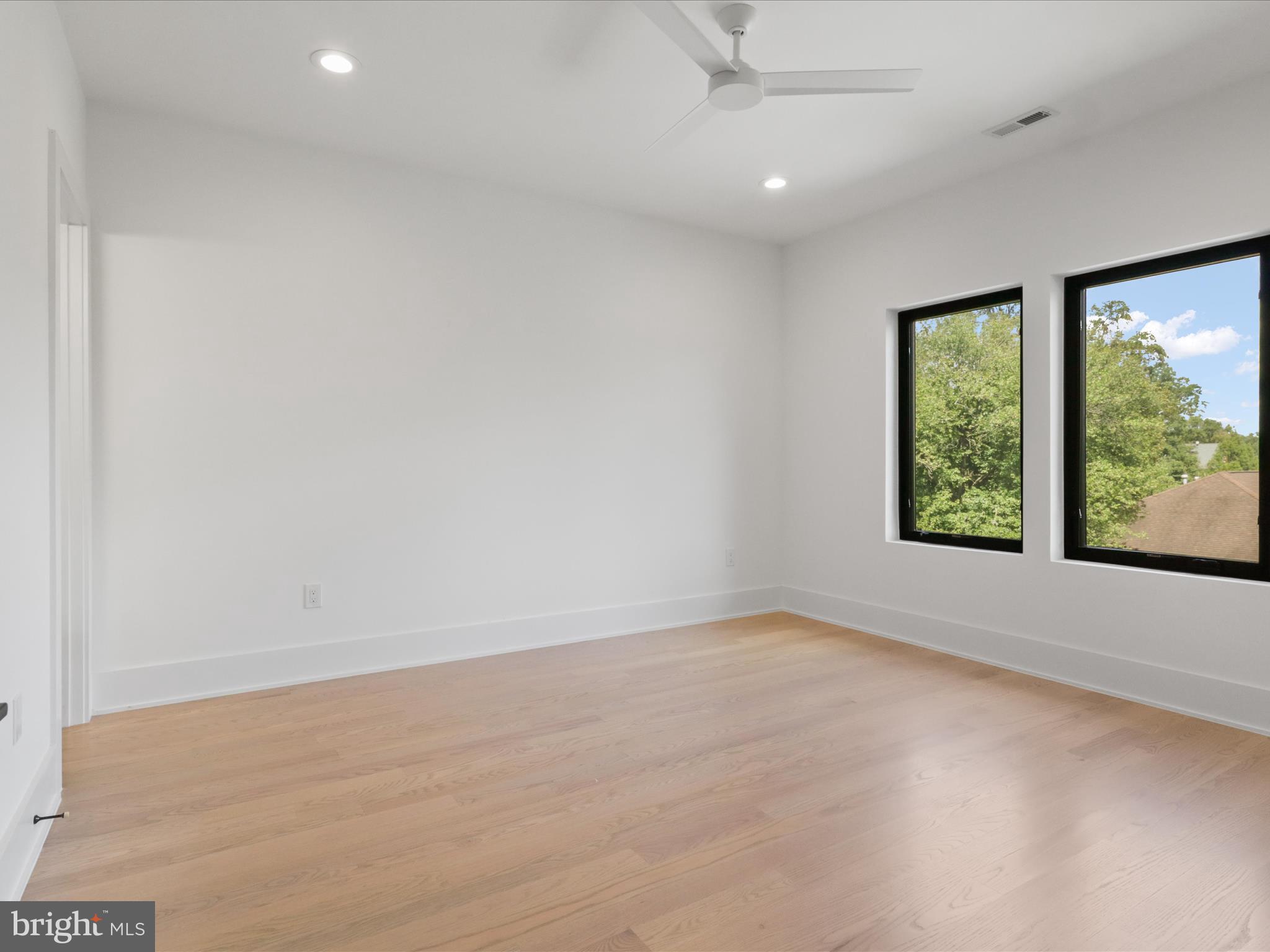 3644 N VERMONT STREET