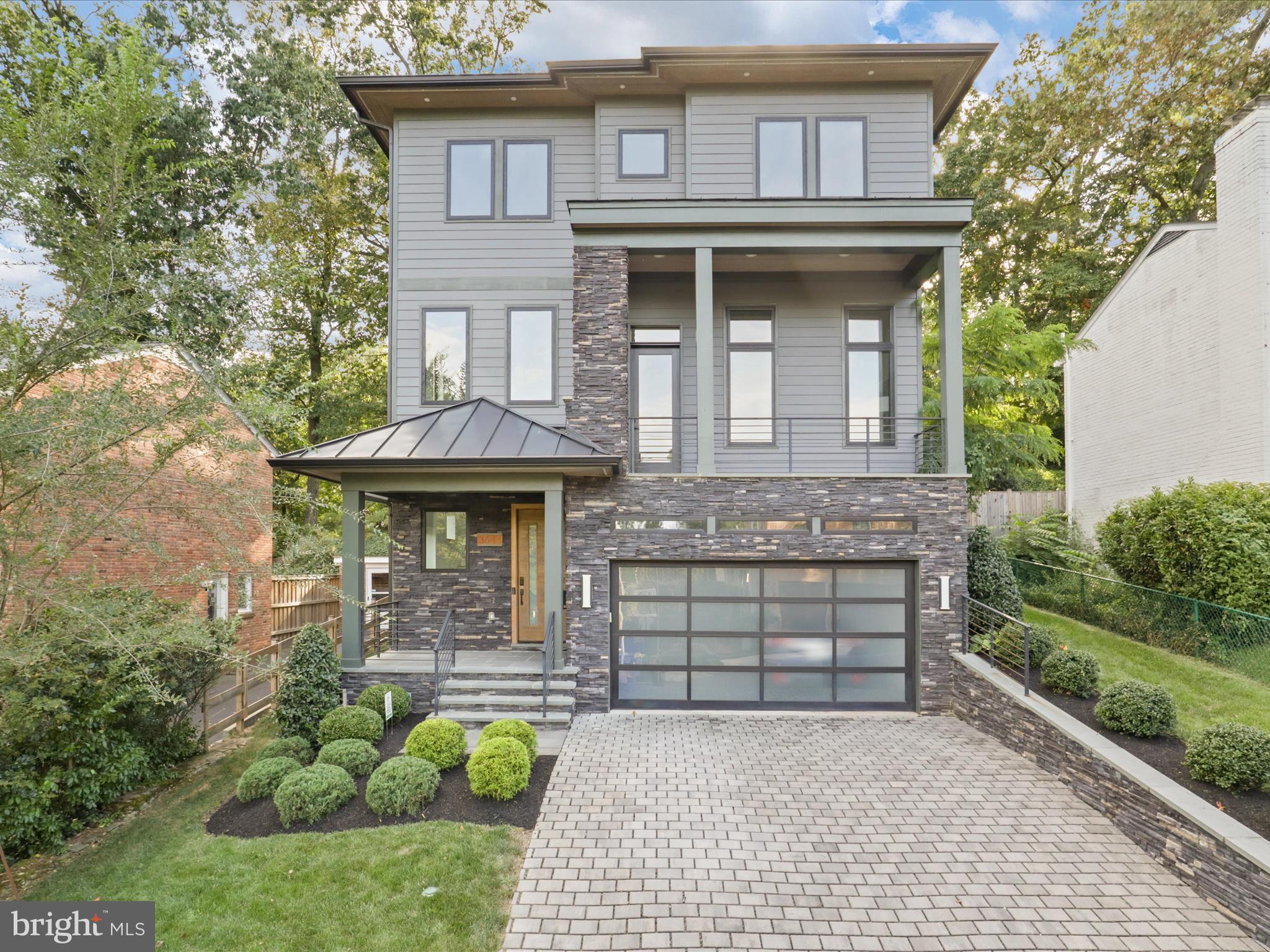 3644 N VERMONT STREET