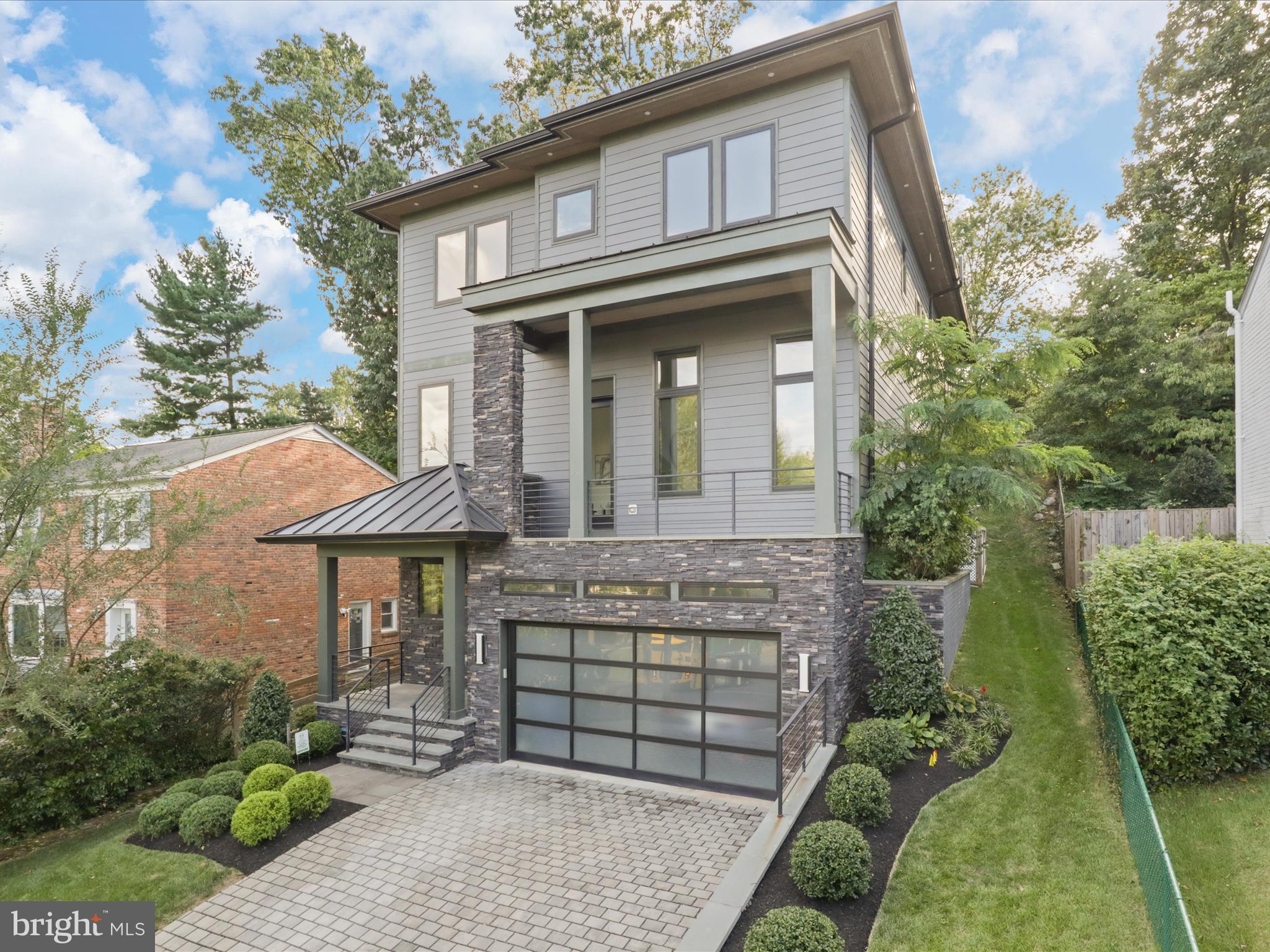 3644 N VERMONT STREET