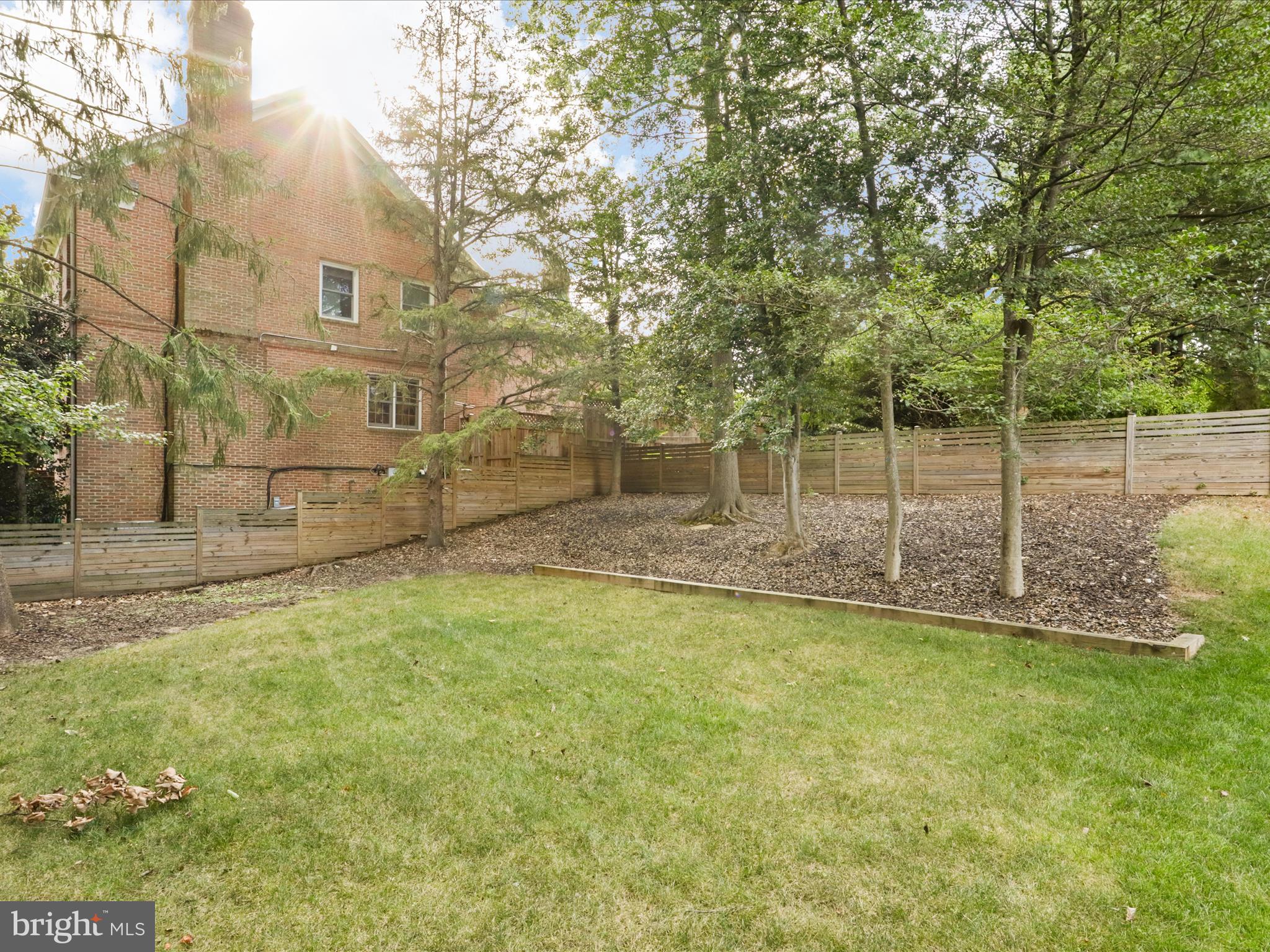 3644 N VERMONT STREET