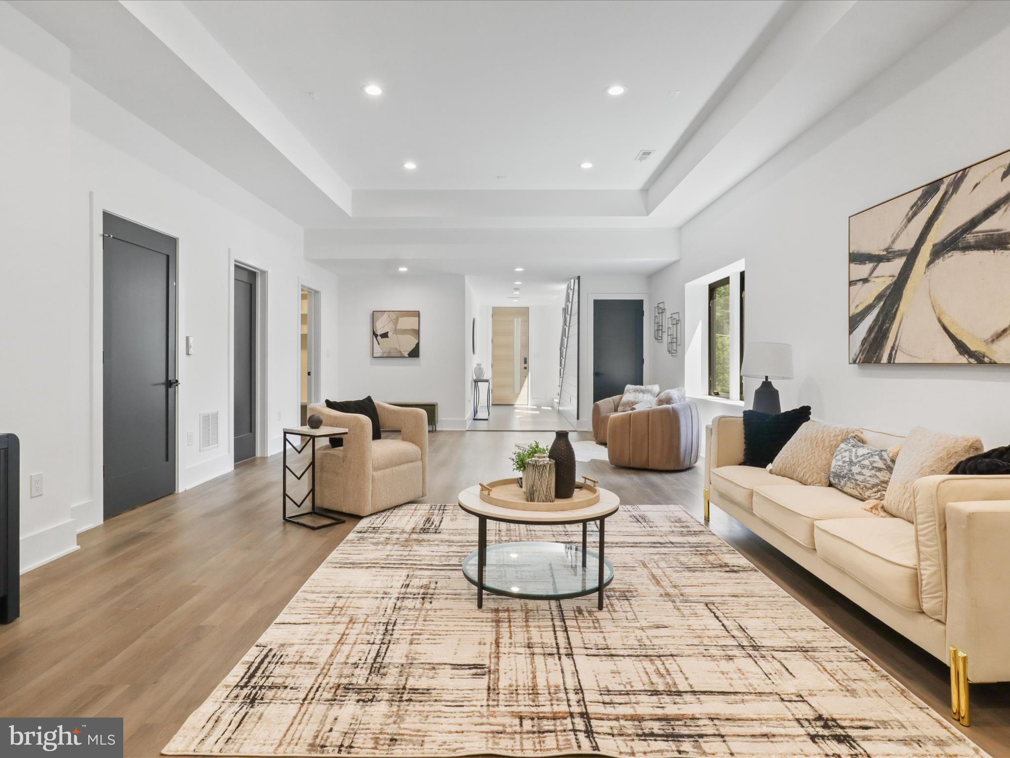 3644 N VERMONT STREET