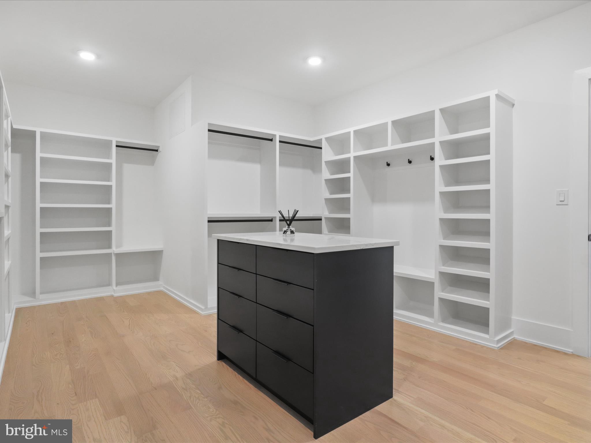 3644 N VERMONT STREET