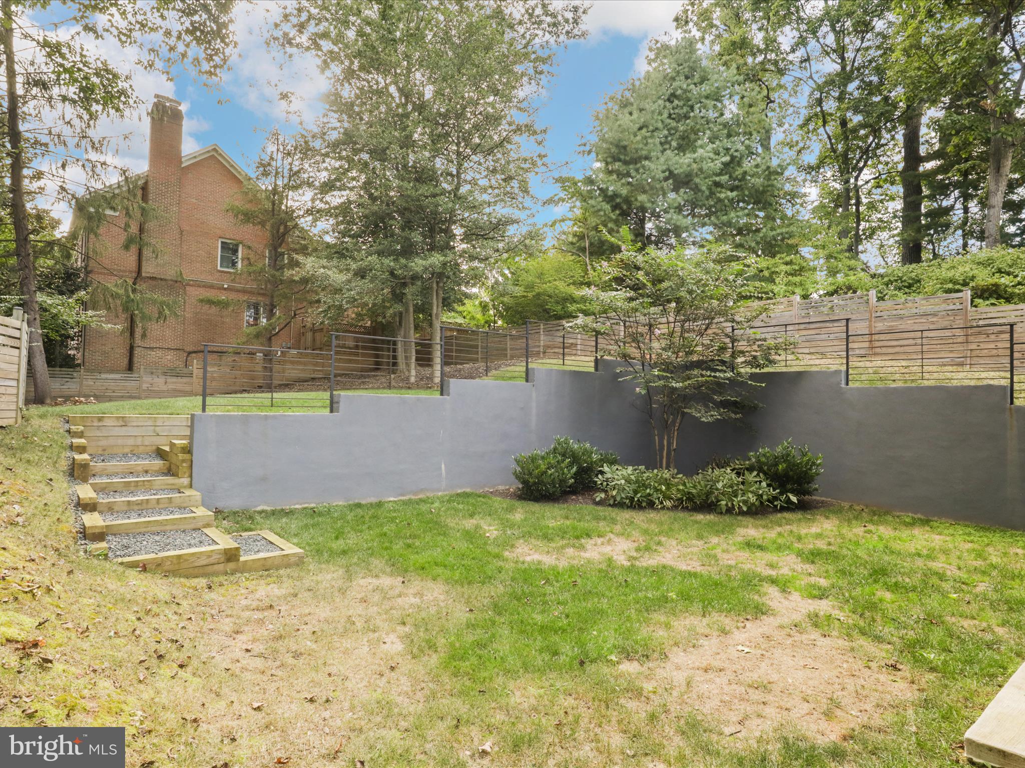 3644 N VERMONT STREET