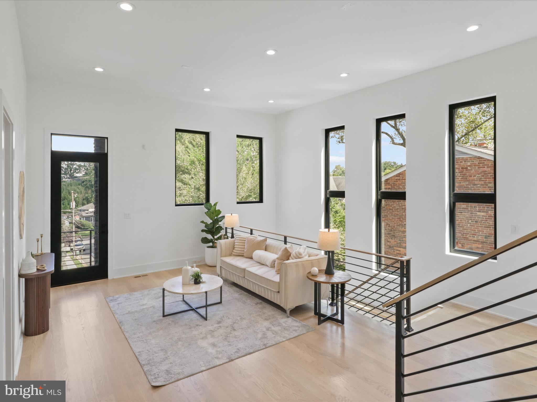 3644 N VERMONT STREET