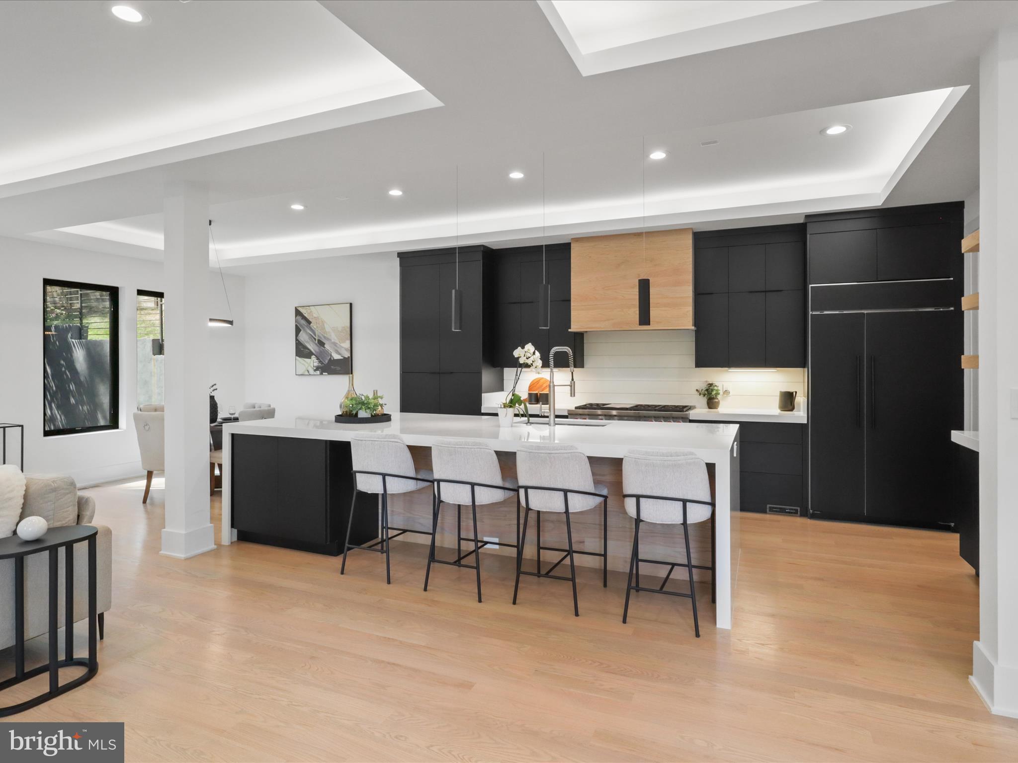 3644 N VERMONT STREET