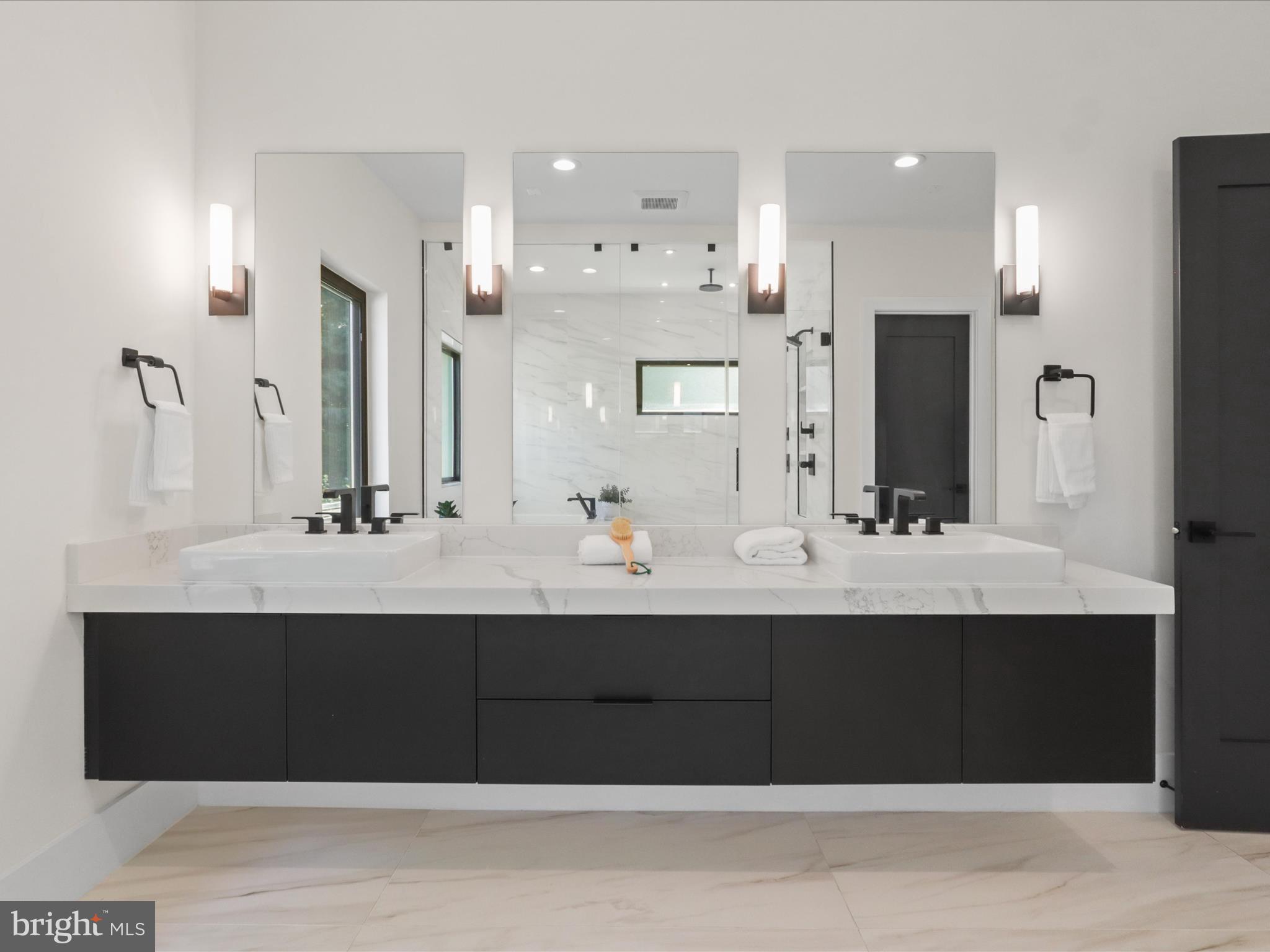 3644 N VERMONT STREET