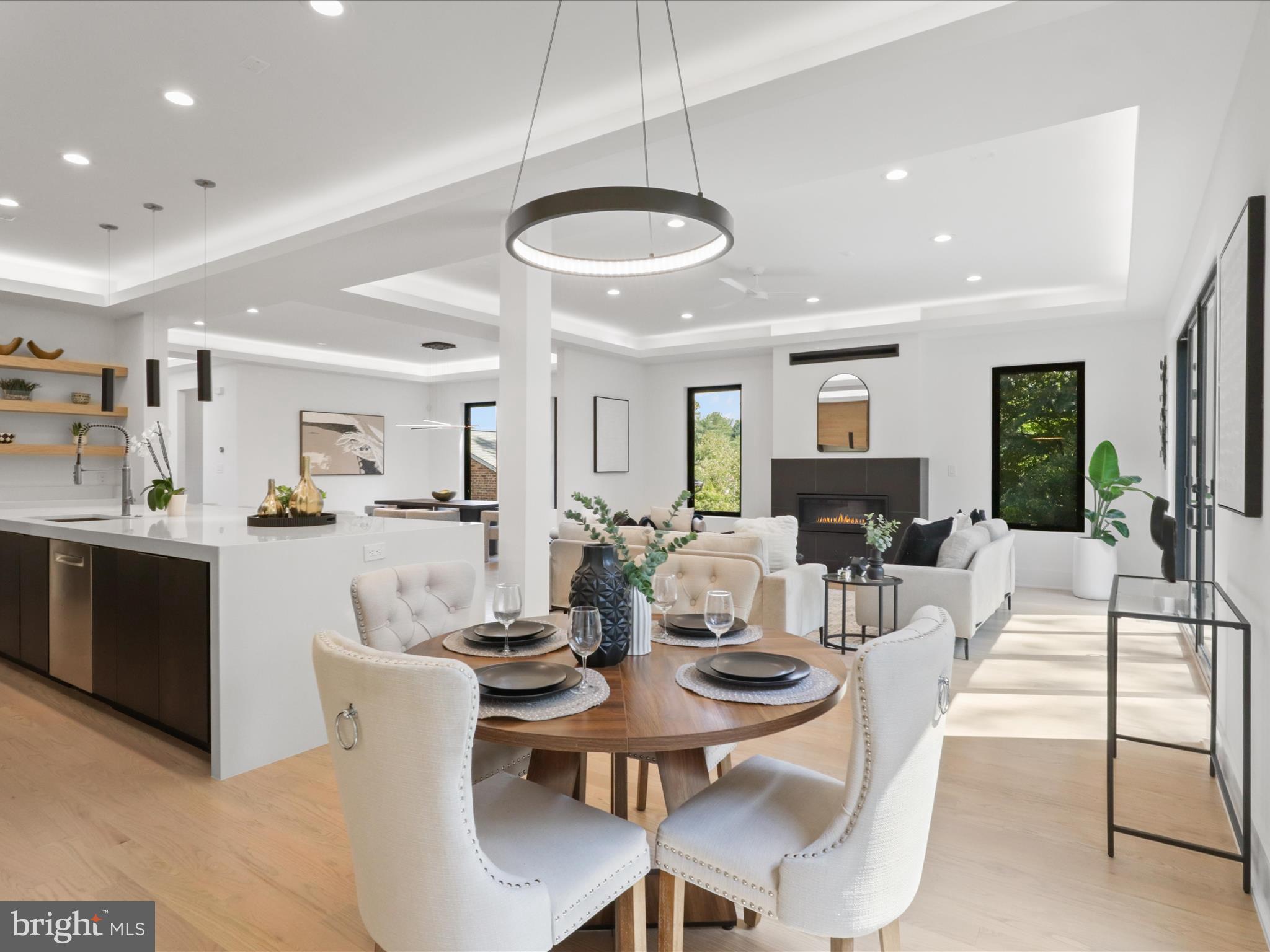 3644 N VERMONT STREET