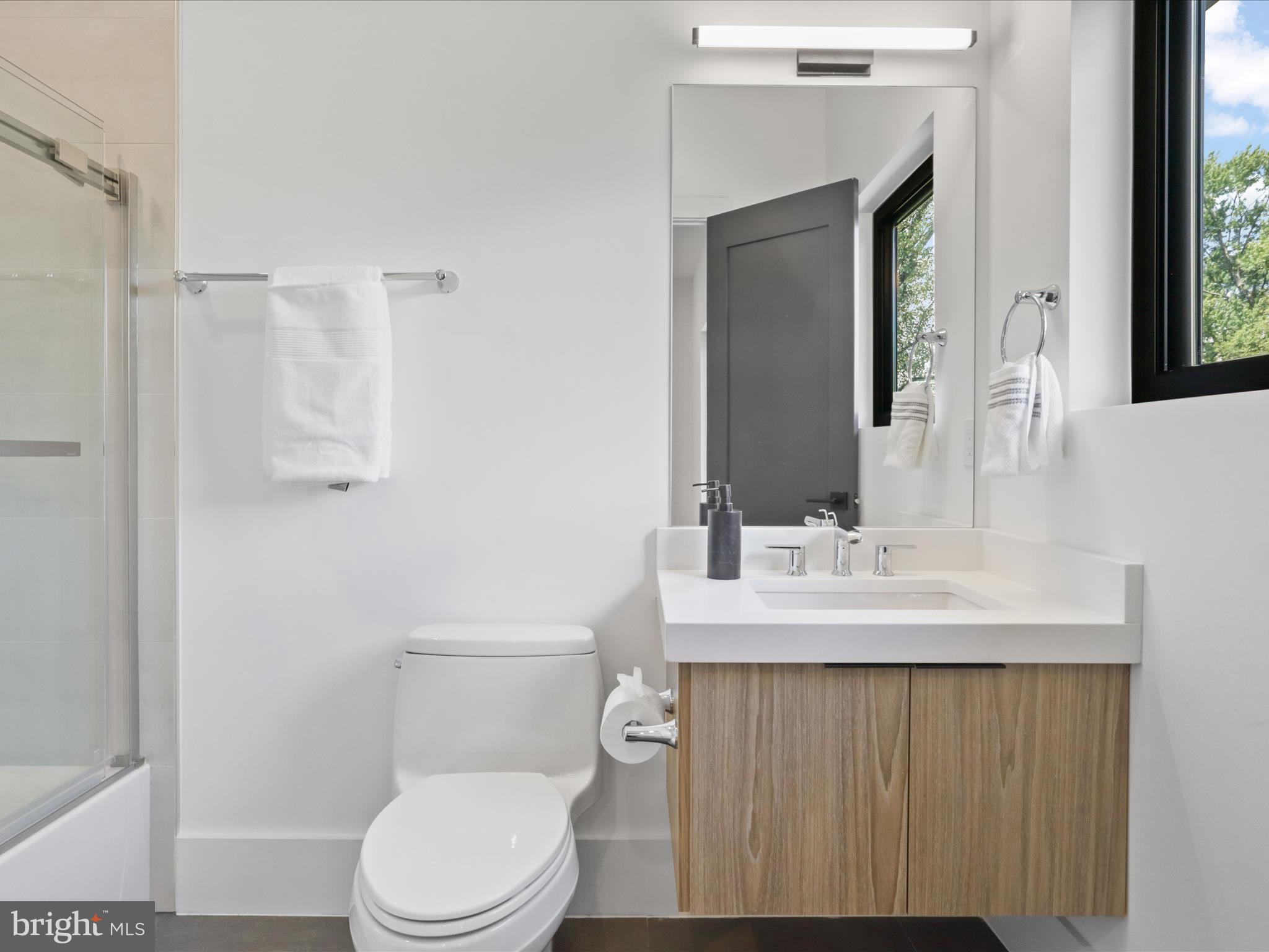 3644 N VERMONT STREET