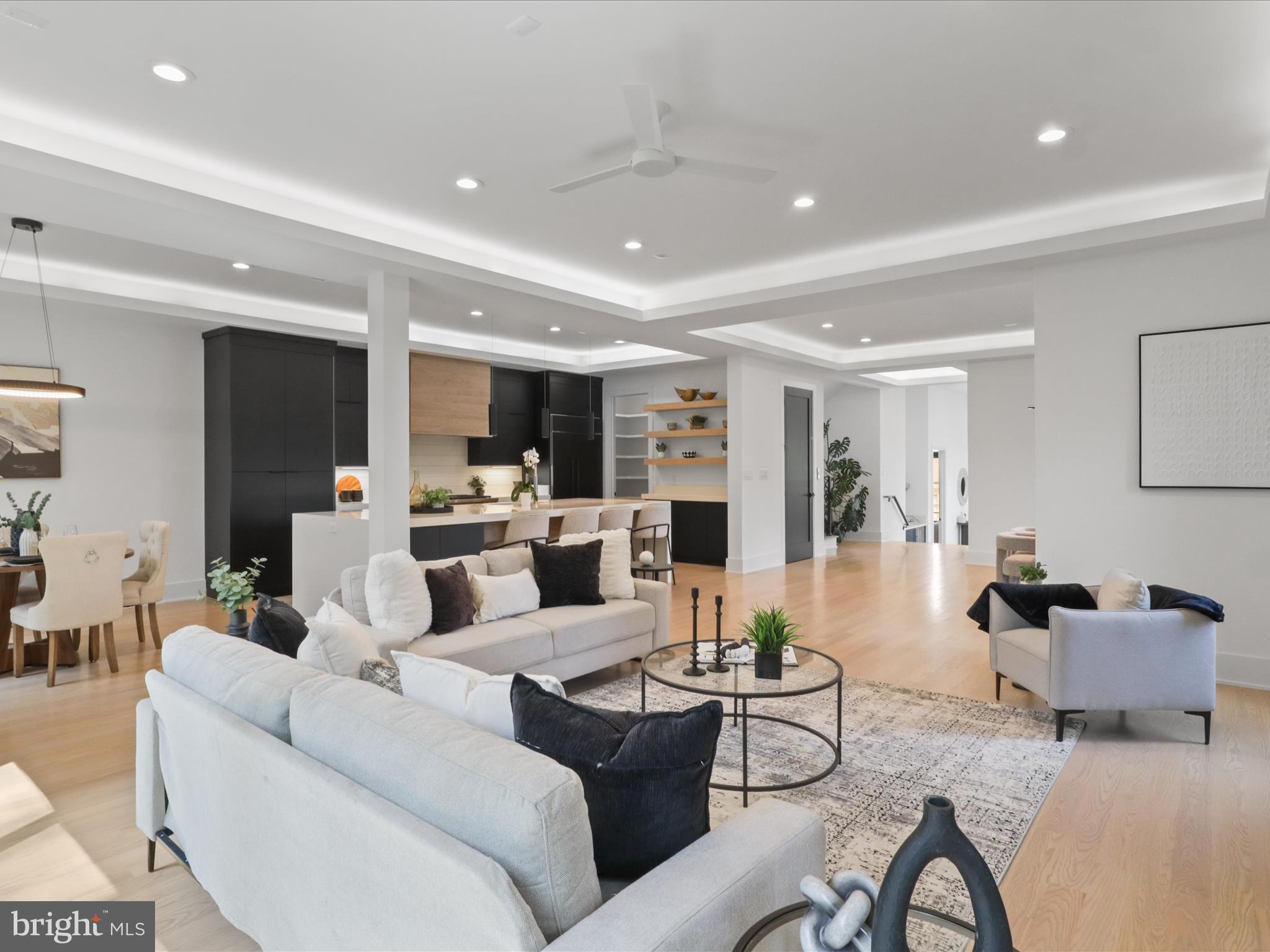 3644 N VERMONT STREET