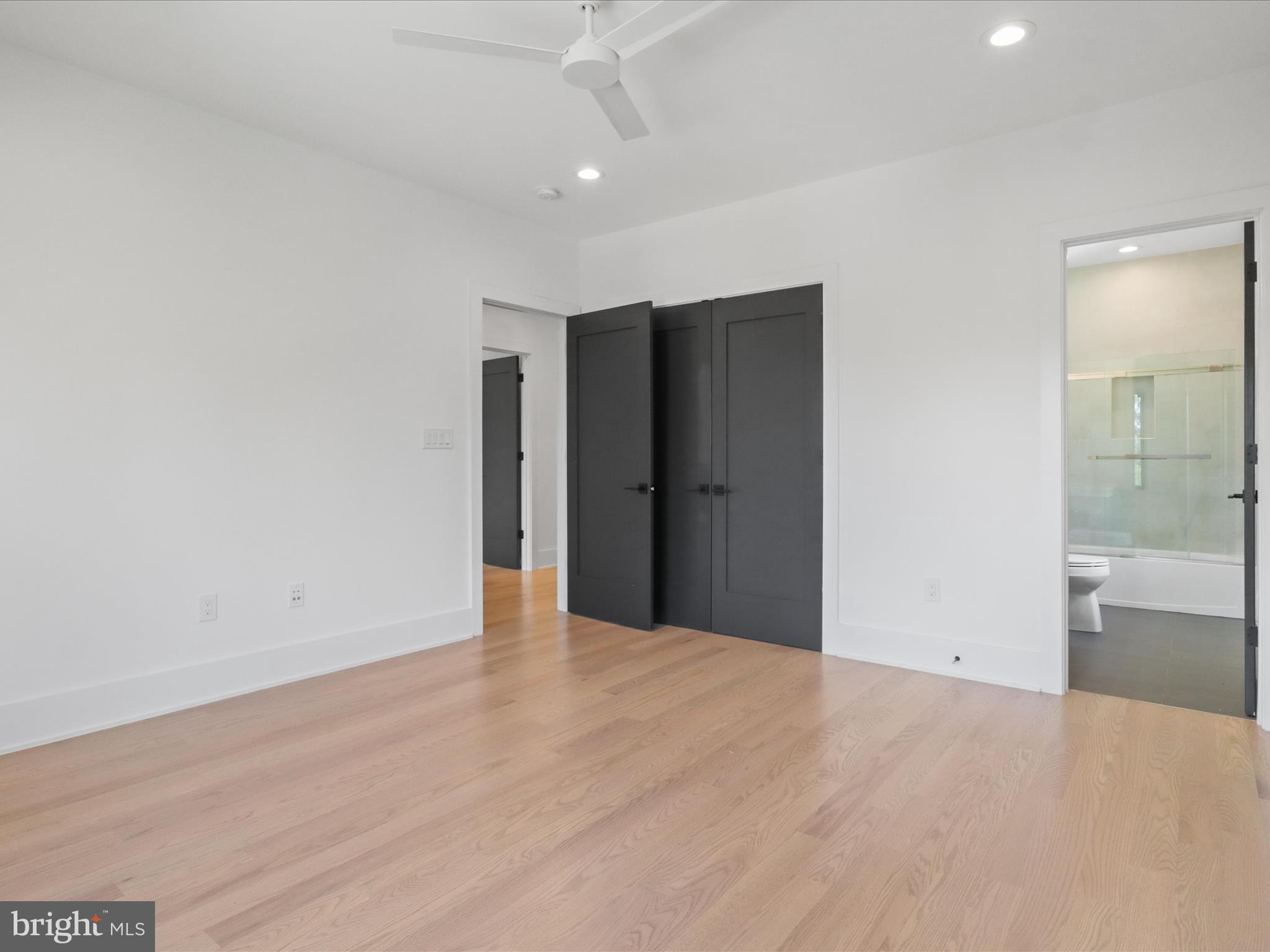 3644 N VERMONT STREET