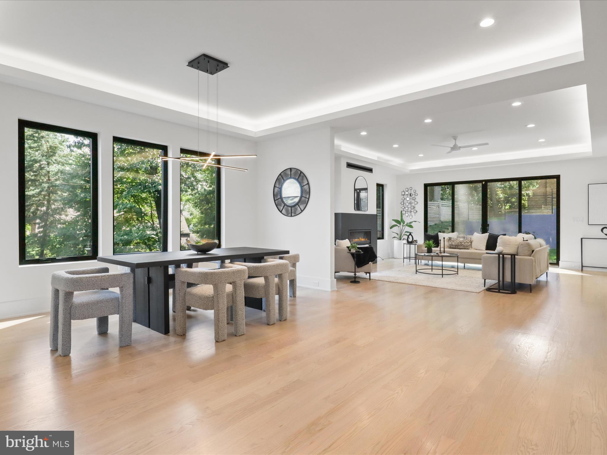 3644 N VERMONT STREET