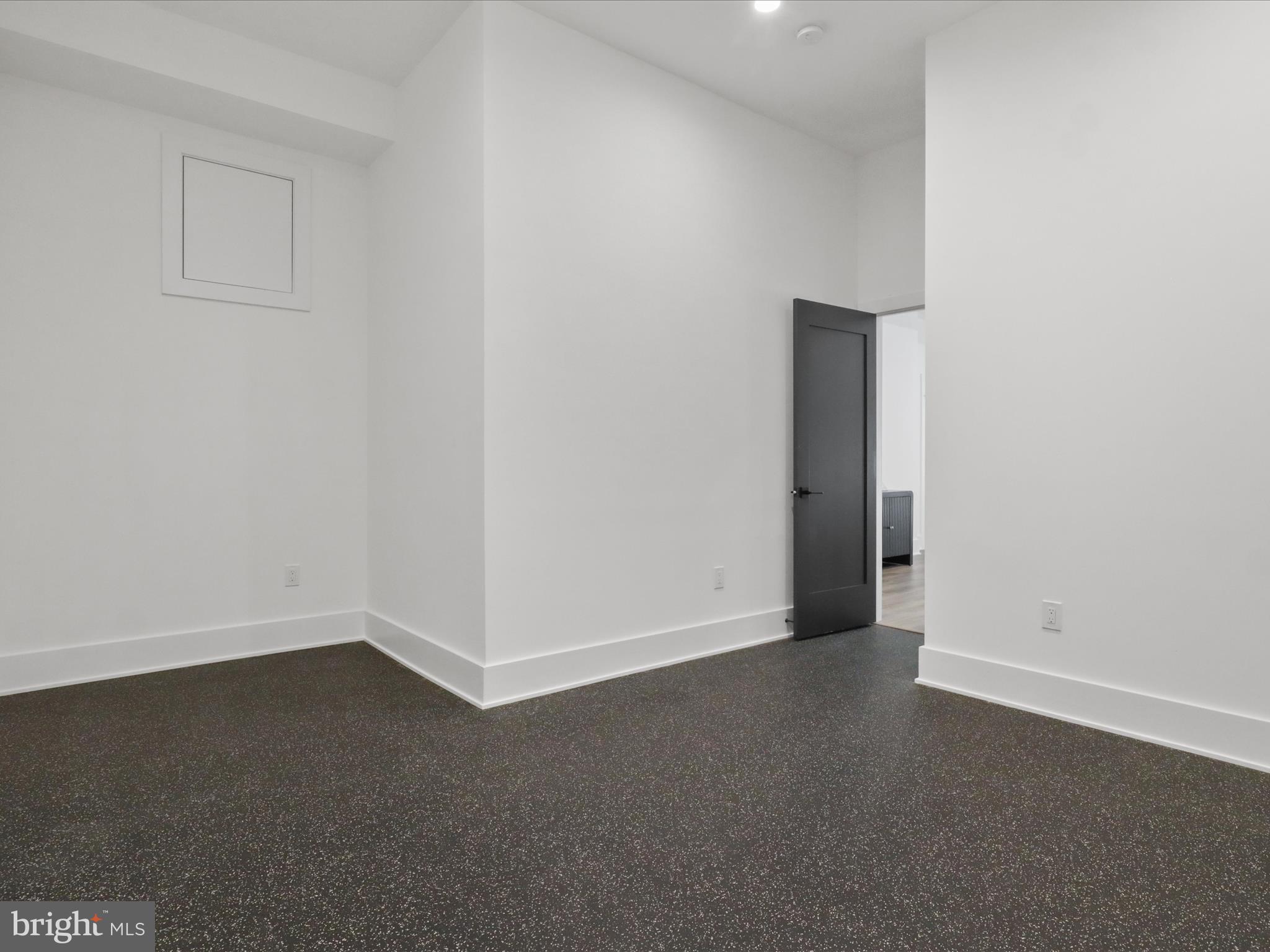 3644 N VERMONT STREET