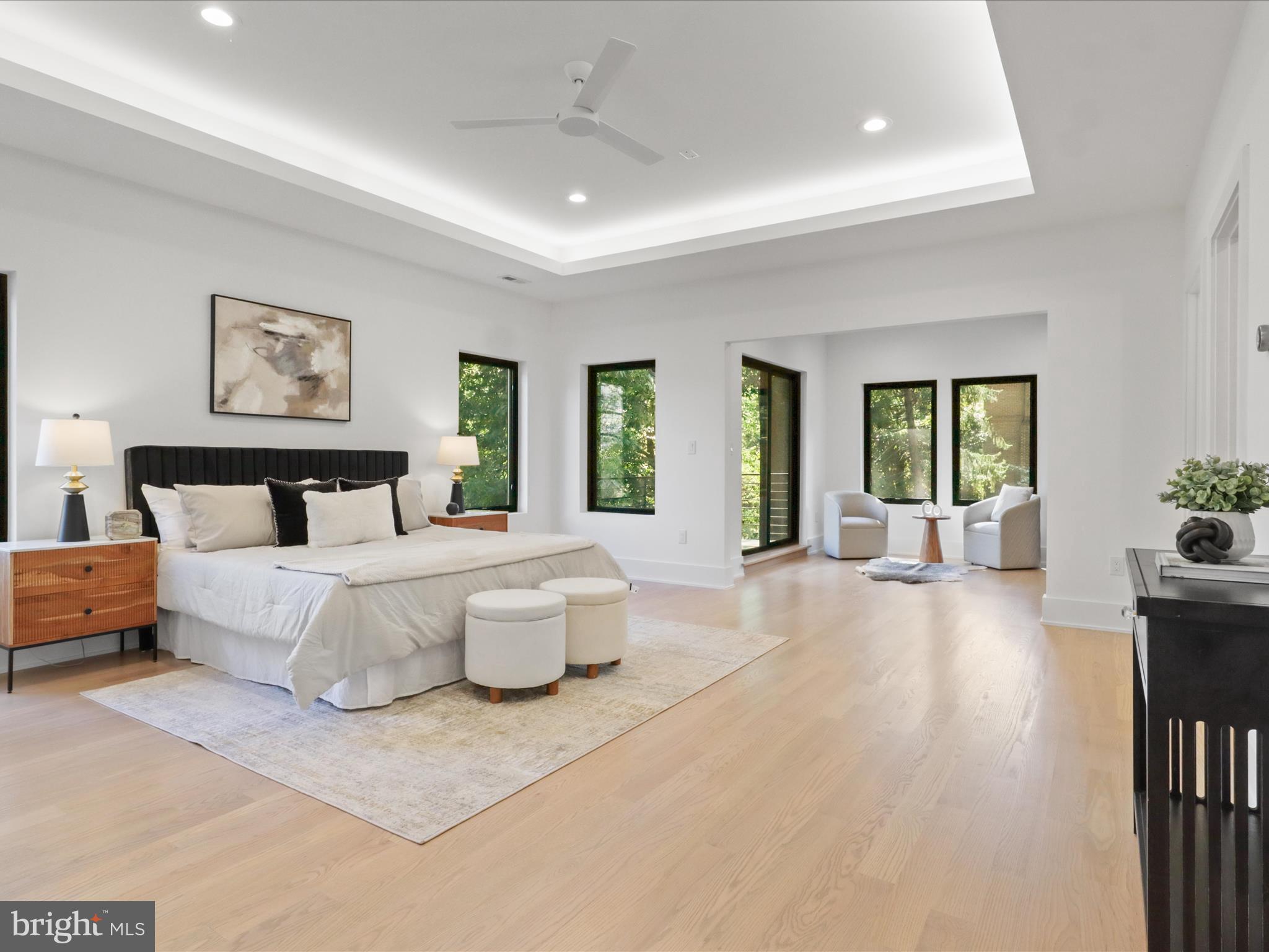 3644 N VERMONT STREET