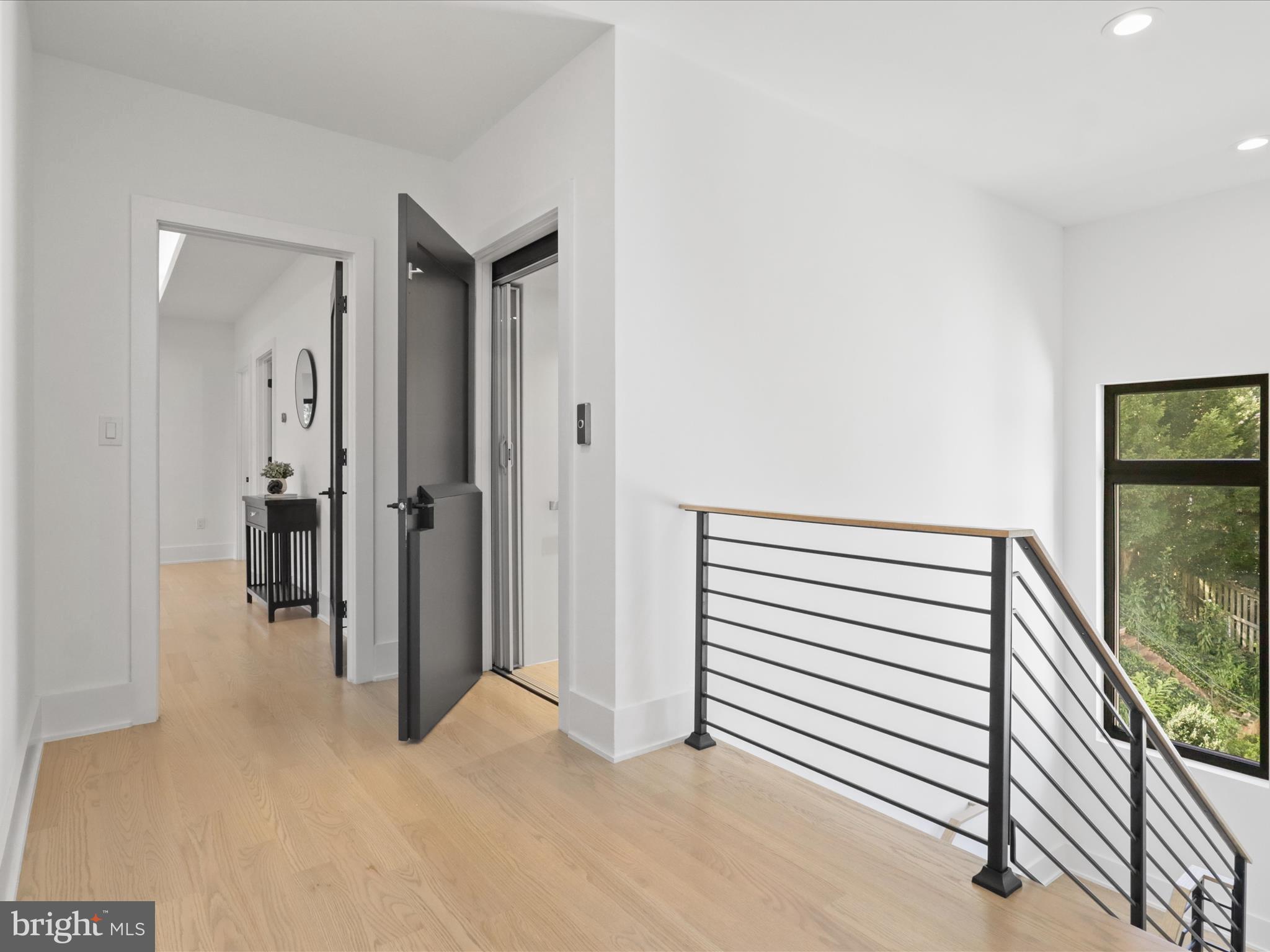 3644 N VERMONT STREET