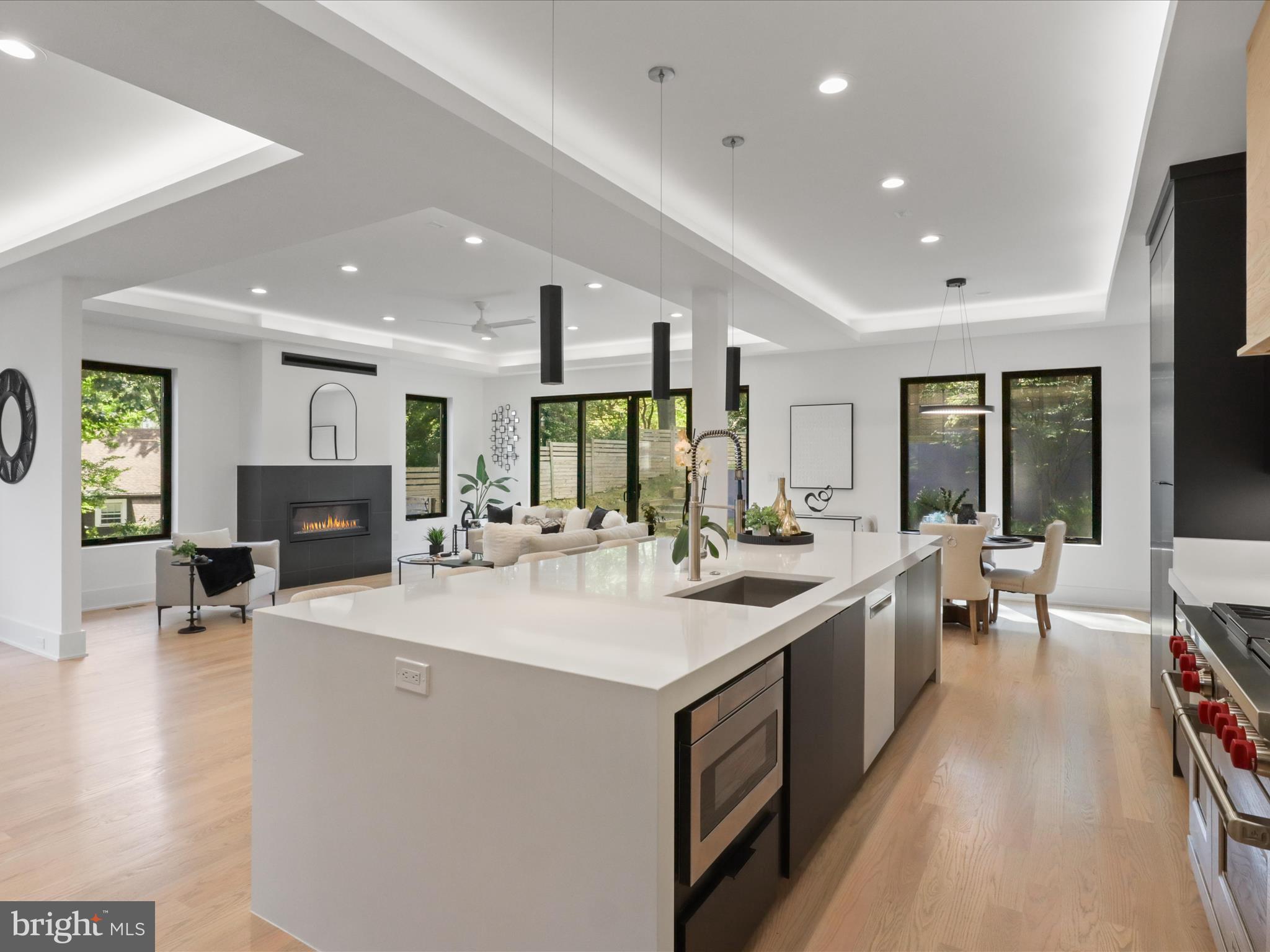 3644 N VERMONT STREET