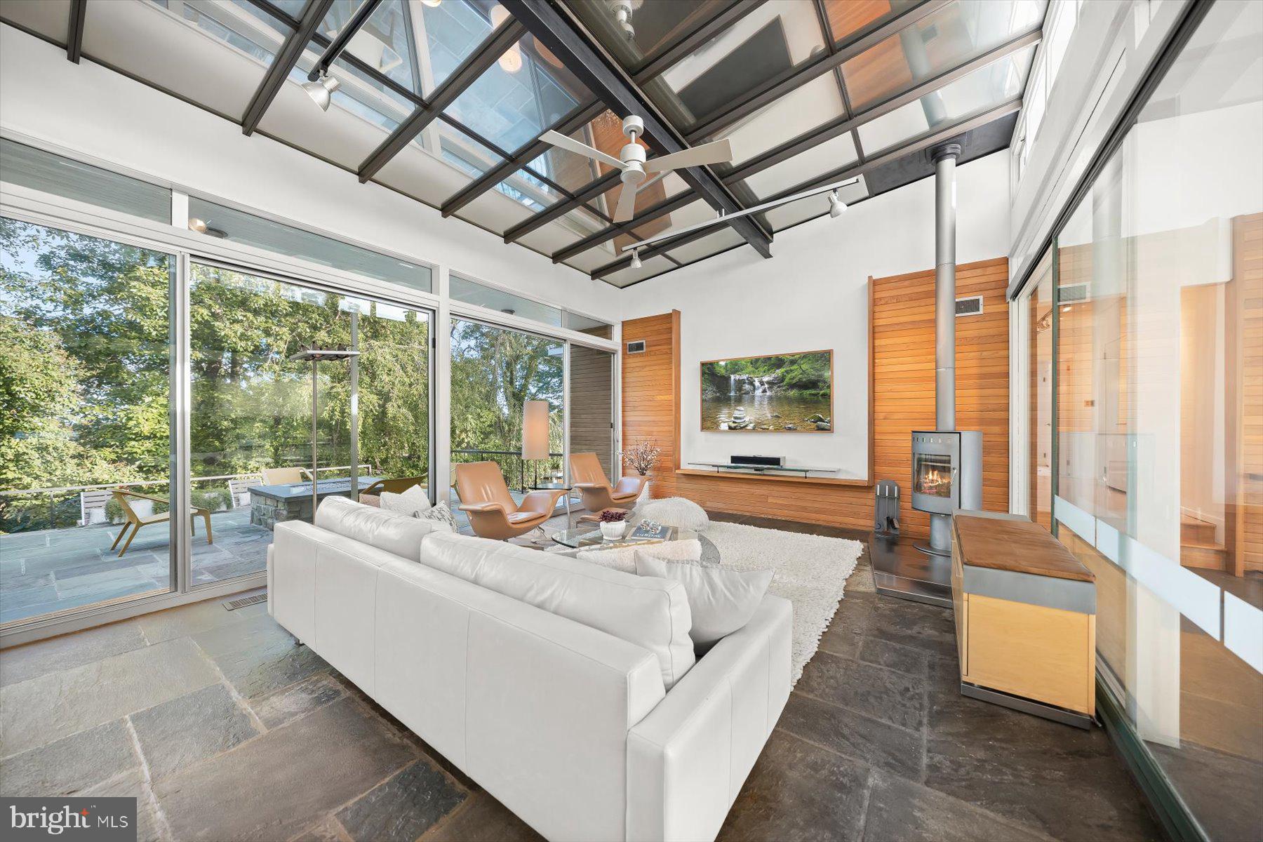 2533 N RIDGEVIEW ROAD