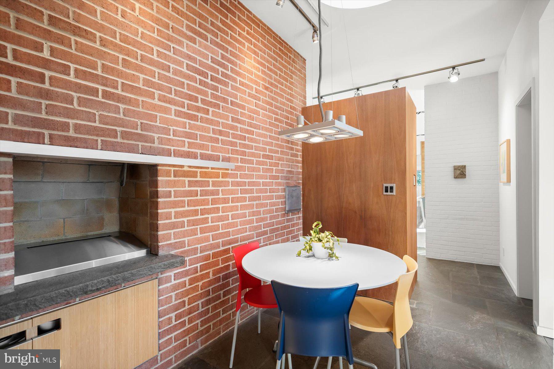 2533 N RIDGEVIEW ROAD