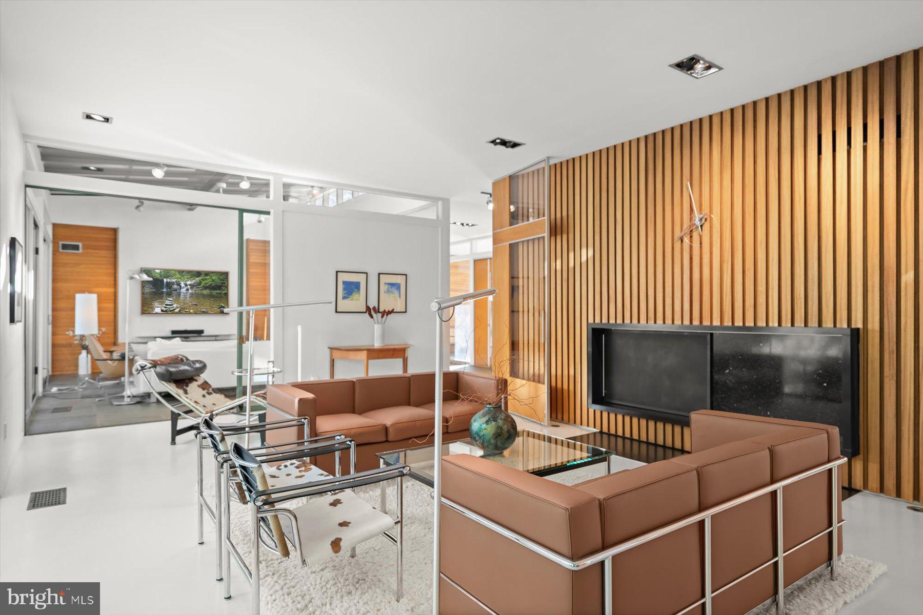 2533 N RIDGEVIEW ROAD