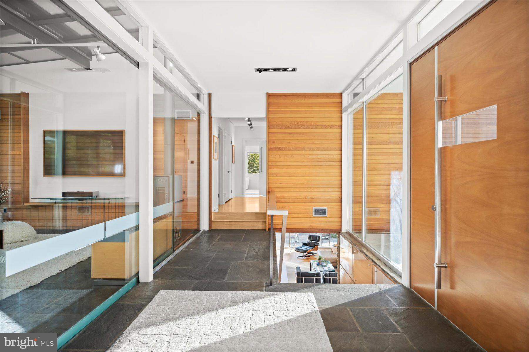 2533 N RIDGEVIEW ROAD