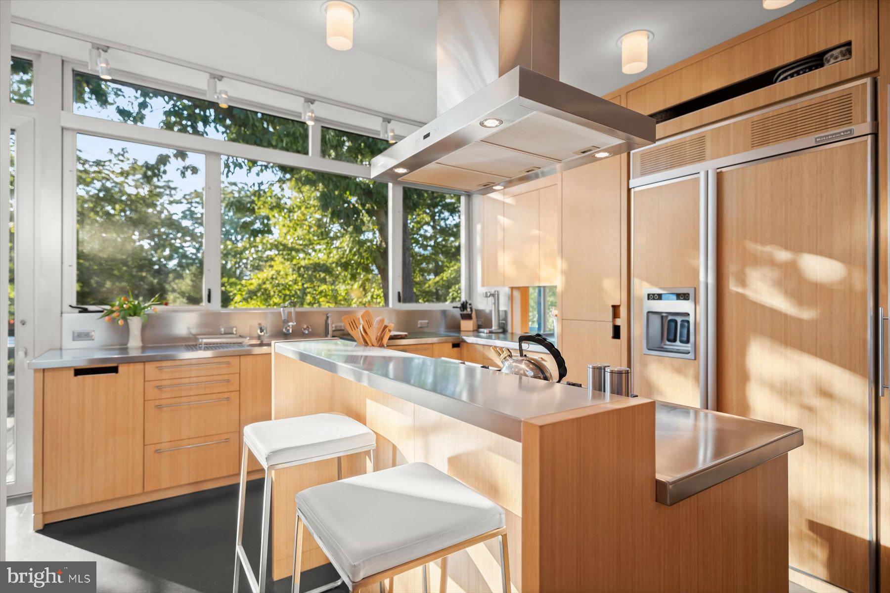 2533 N RIDGEVIEW ROAD