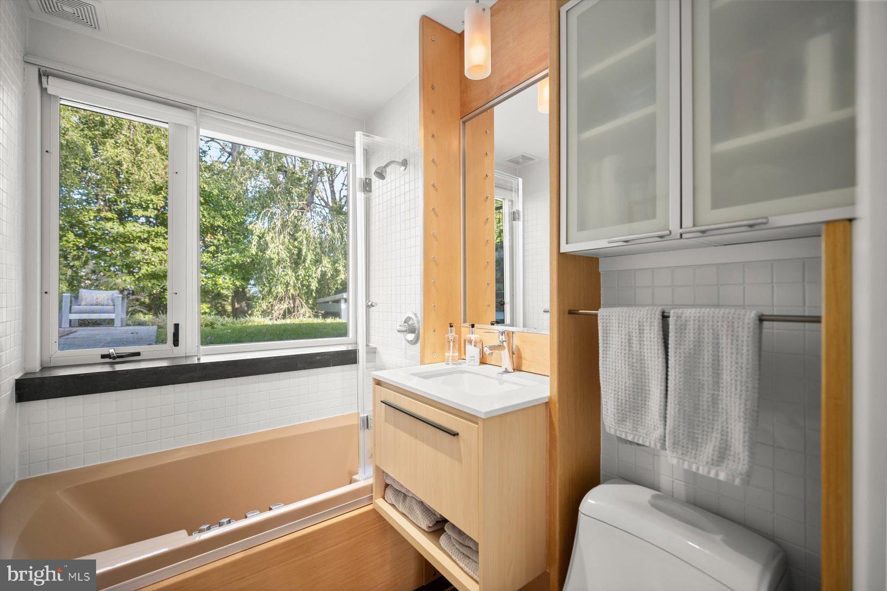 2533 N RIDGEVIEW ROAD