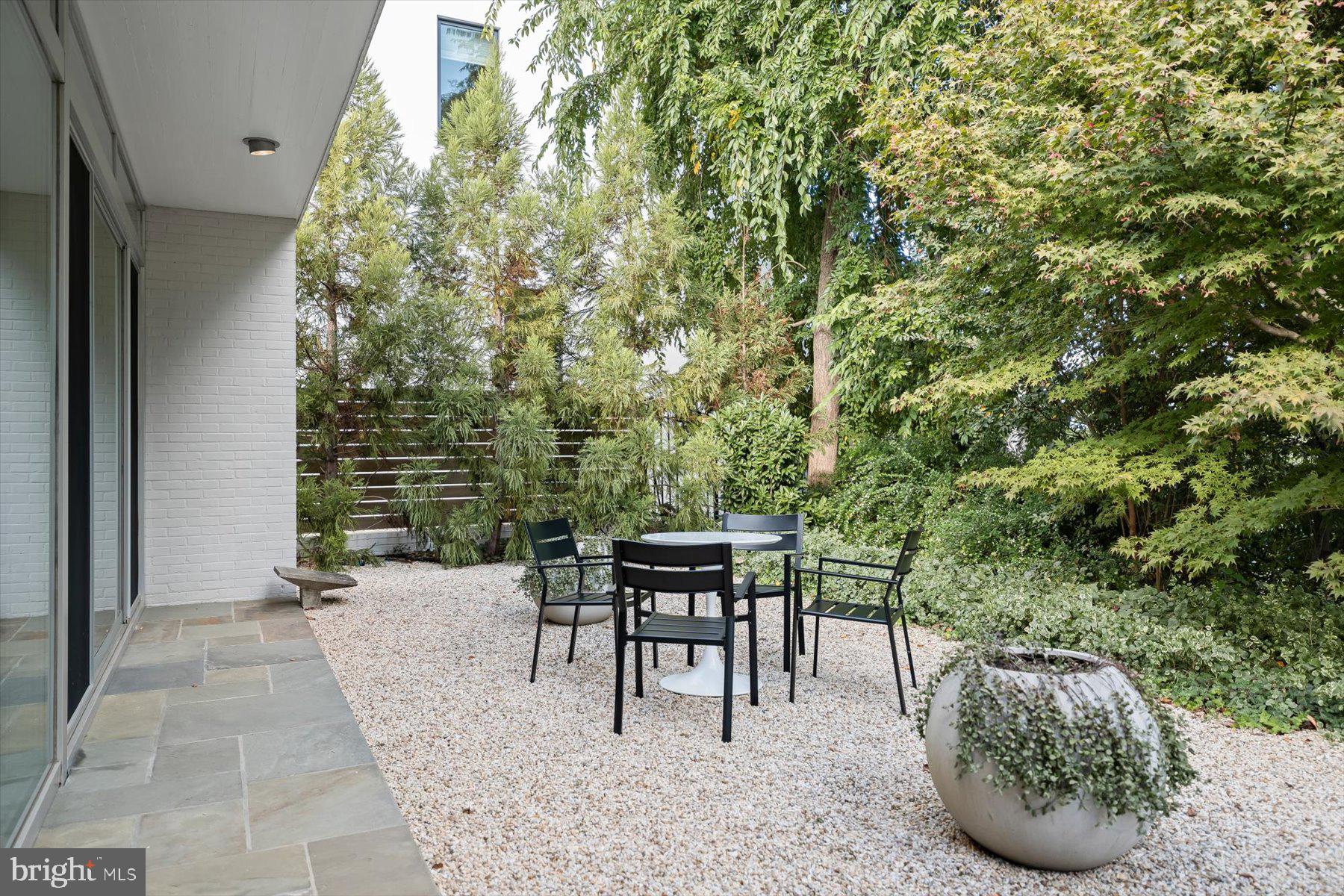 2533 N RIDGEVIEW ROAD