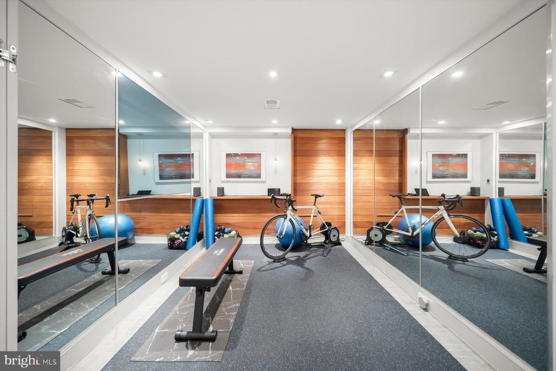 2533 N RIDGEVIEW ROAD