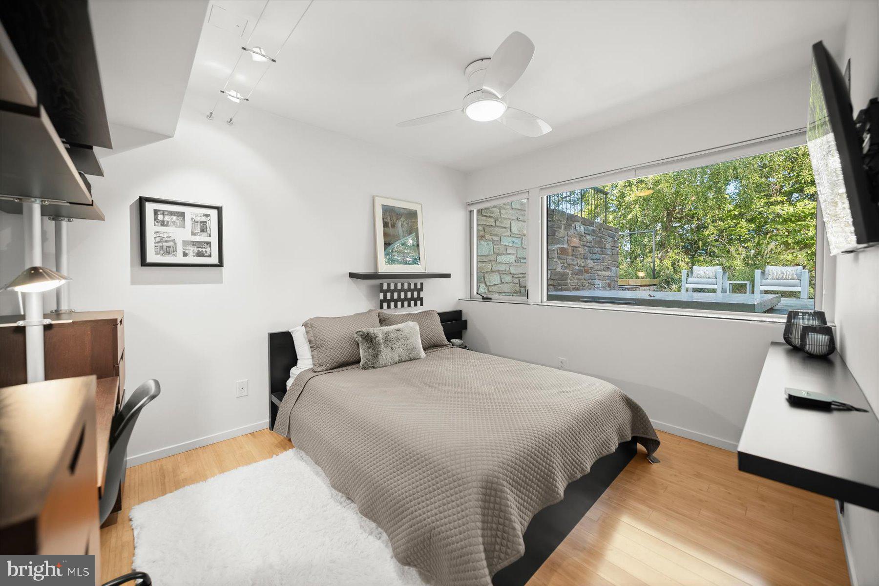 2533 N RIDGEVIEW ROAD